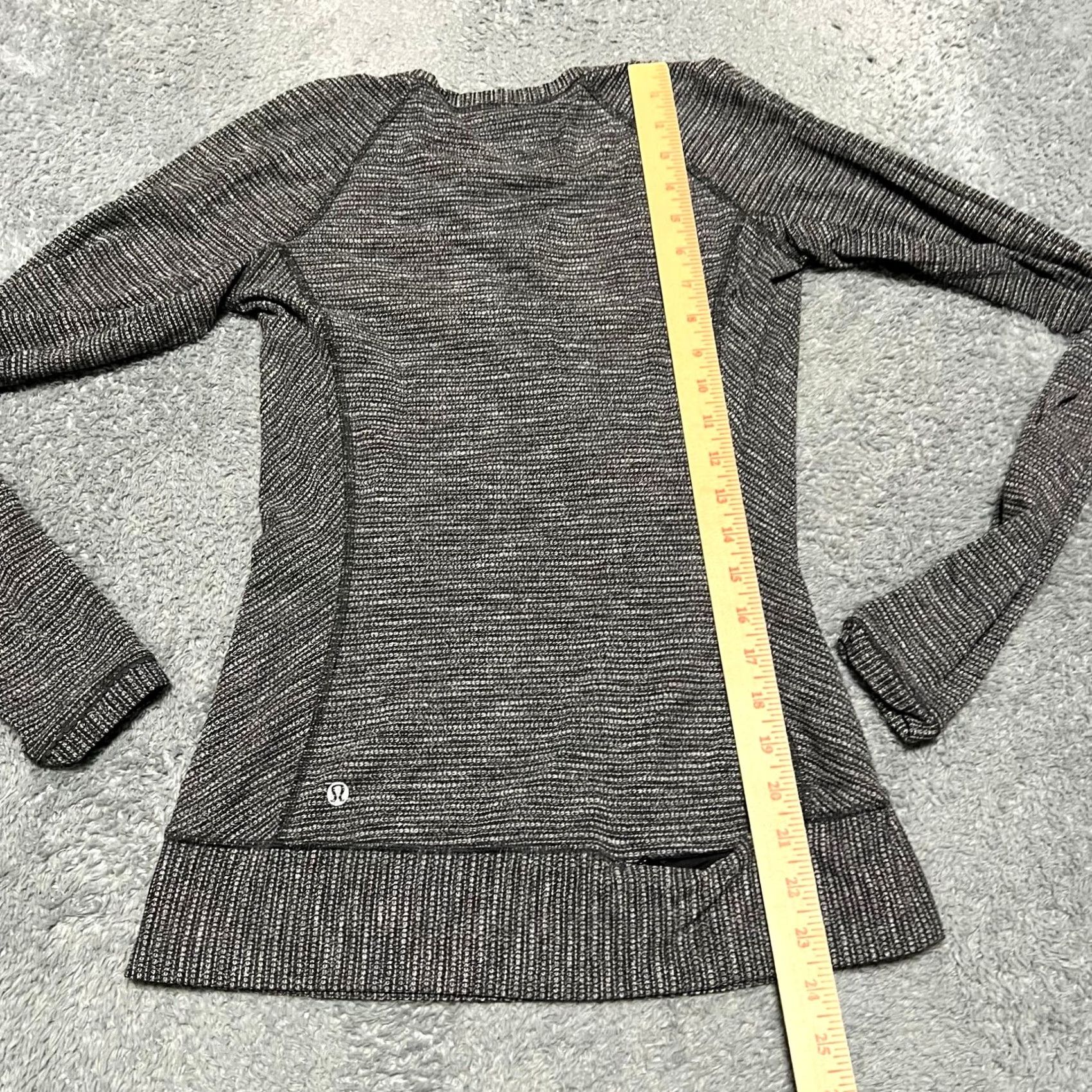 Lululemon Lululemon Shirt Womens 4 Black Long Sleeve Race Your Pace Running Womens Size 4 Regular Size S / US 4 / IT 40 - 7 Thumbnail