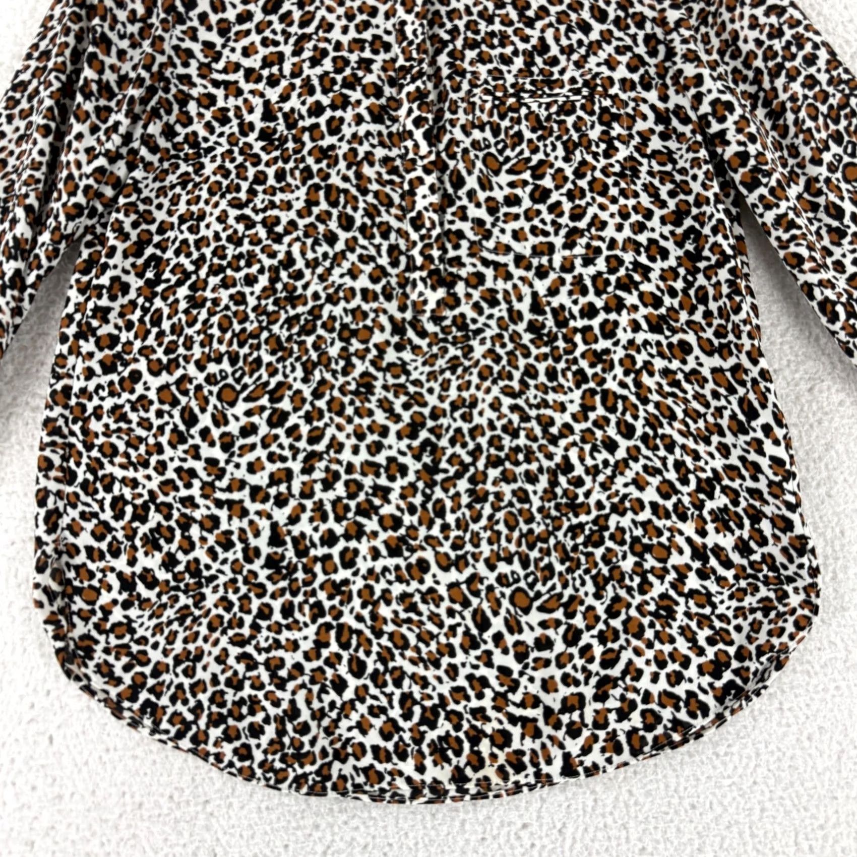 NYDJ NYDJ Blouse 3/4 Sleeve Henley Top Womens XS Black Pleated Back 3/4 Sleeve Petites Henley Blouse Size XS / US 0-2 / IT 36-38 - 4 Thumbnail