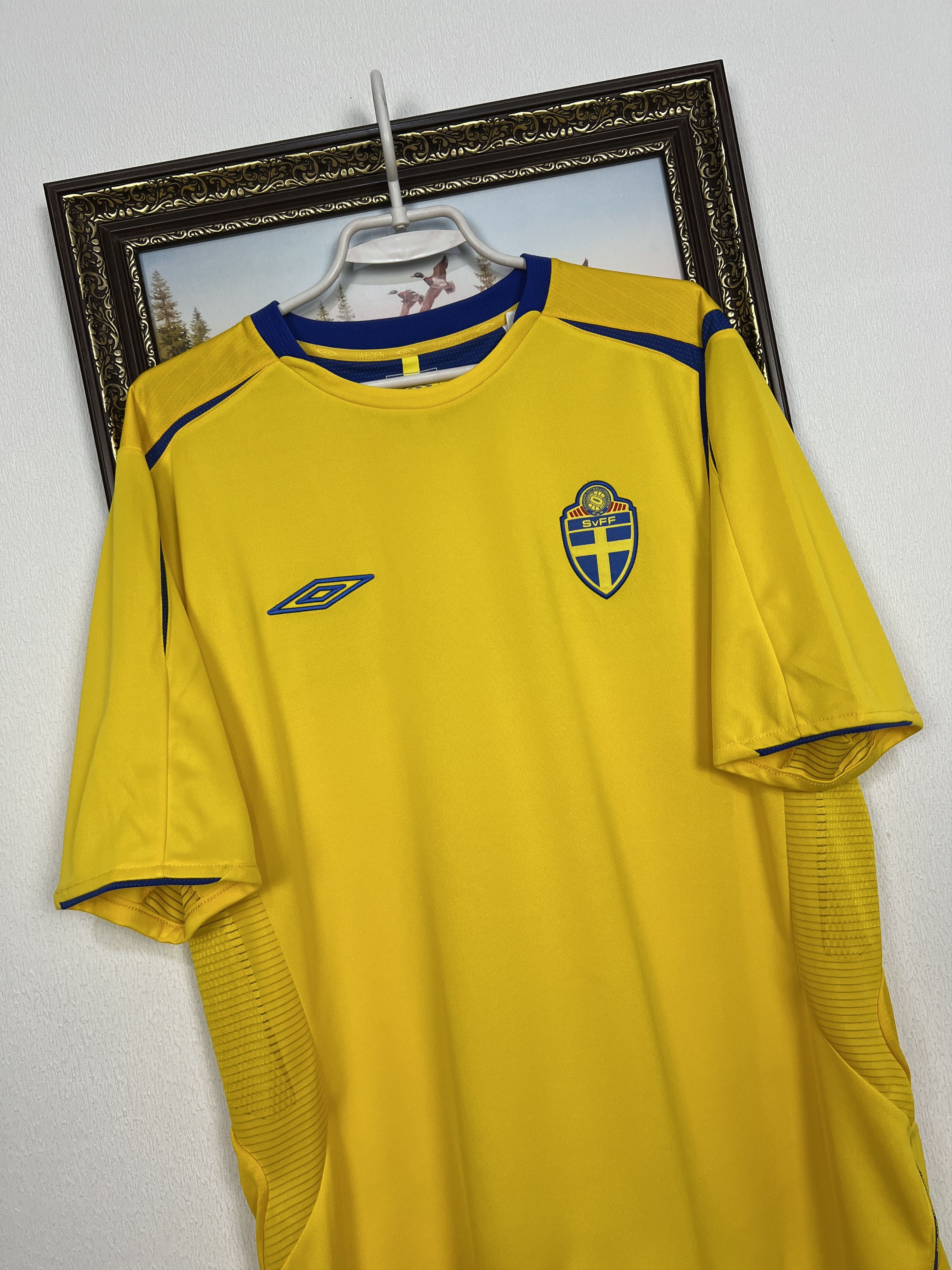 Umbro Sweden Home football shirt 2005 Soccer Umbro Jersey National Size US XL / EU 56 / 4 - 5 Thumbnail