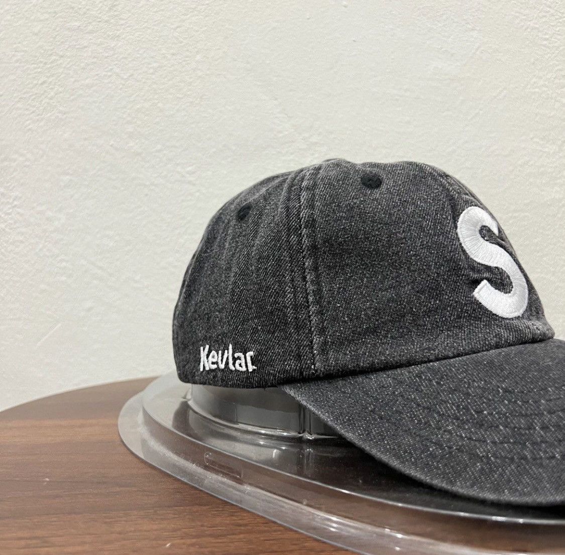 Supreme Supreme S Logo Kevlar Size ONE SIZE - 2 Thumbnail