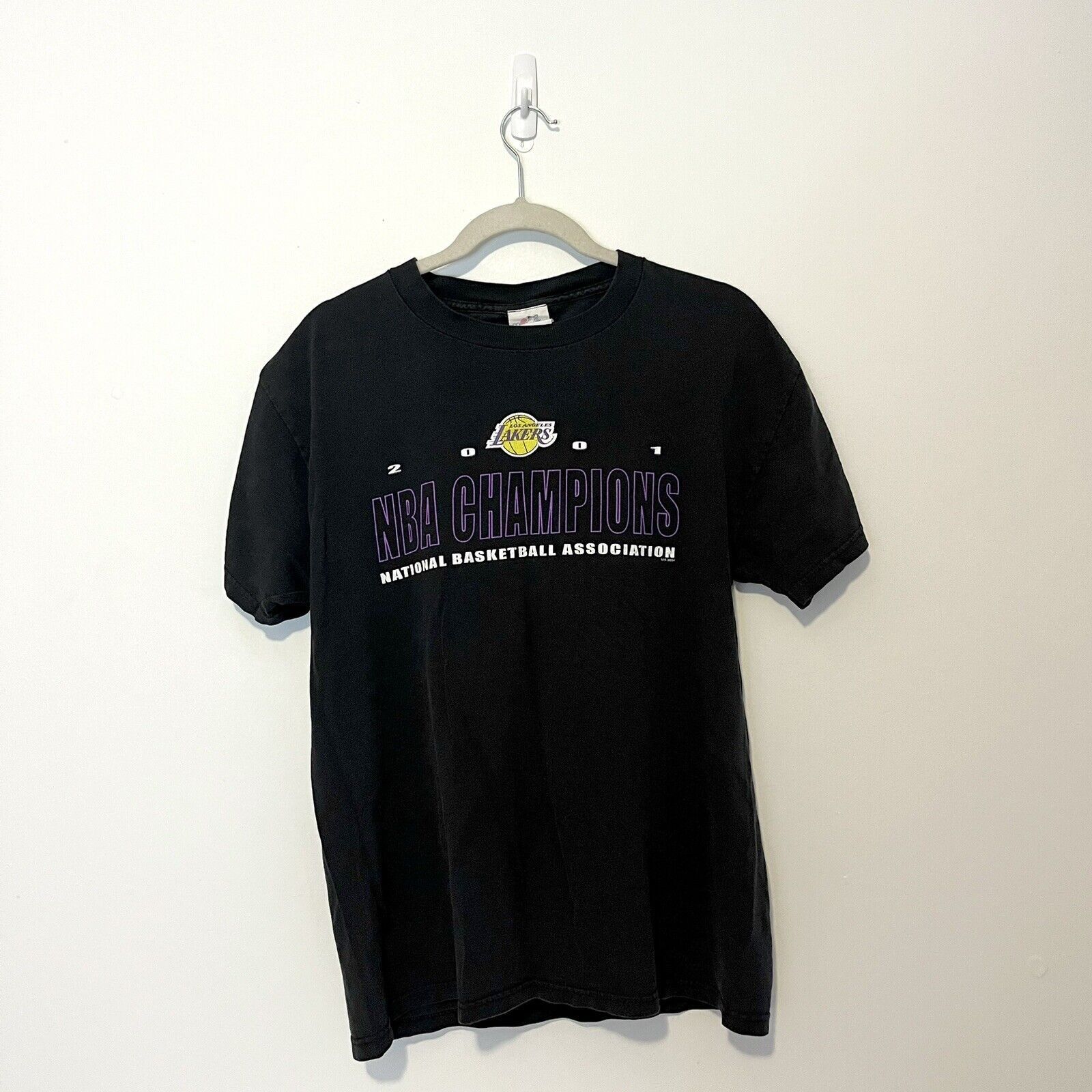 Majestic 2001 Majestic Lakers NBA Champions Black T-Shirt Rare Sz M Size US M / EU 48-50 / 2 - 1 Thumbnail