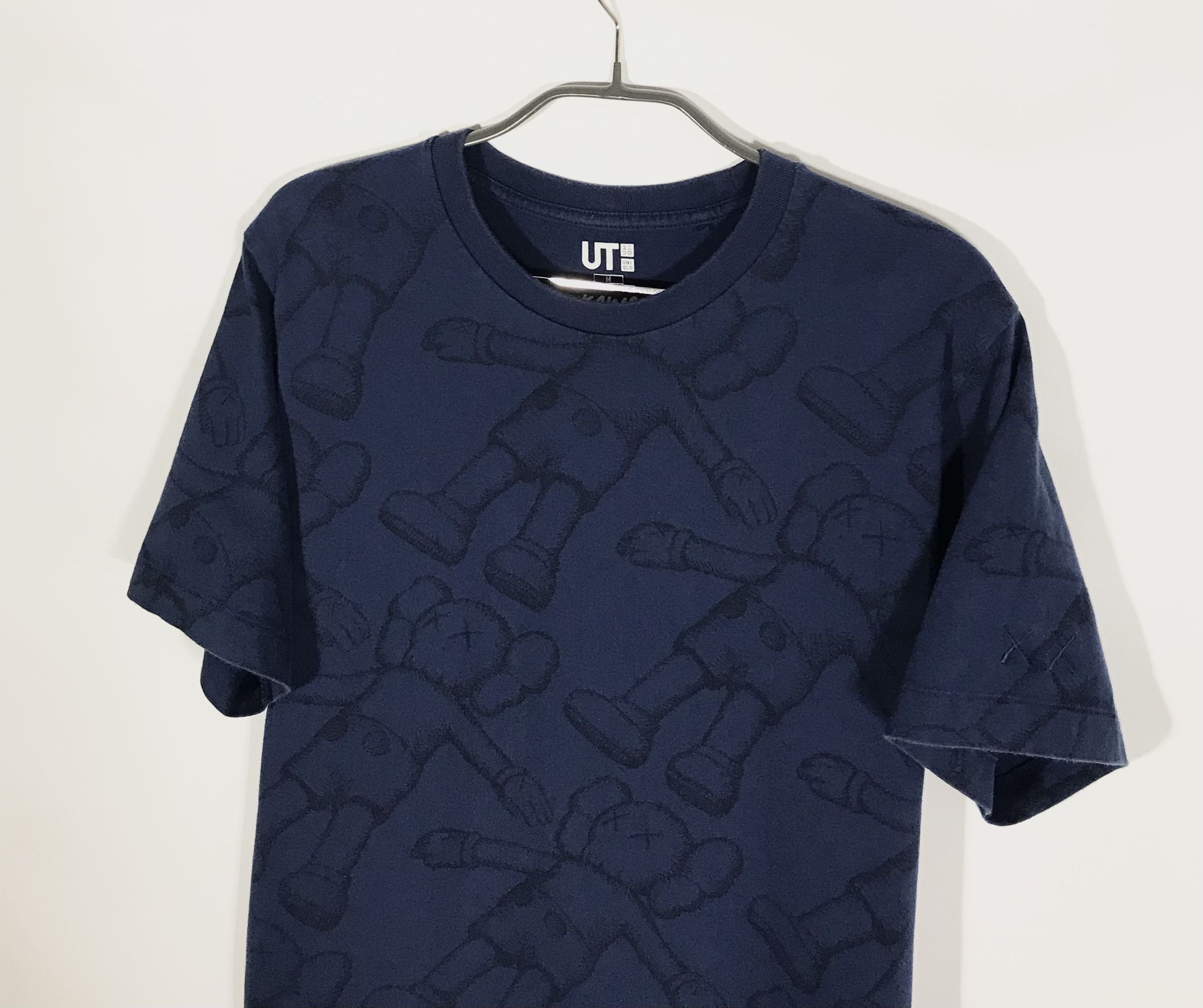 Kaws × Uniqlo Uniqlo Kaws All Over Holiday Print T-Shirt Size US M / EU 48-50 / 2 - 2 Thumbnail
