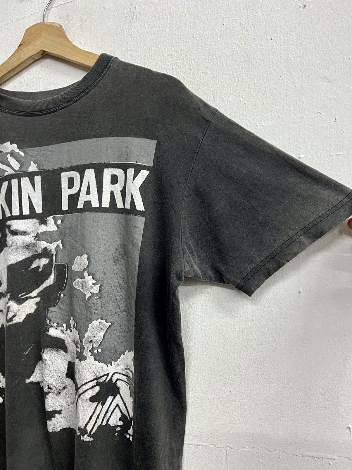 Band Tees × Vintage Rare THRASHED Linkin Park Living Things World Tour Tee Size US M / EU 48-50 / 2 - 7 Thumbnail