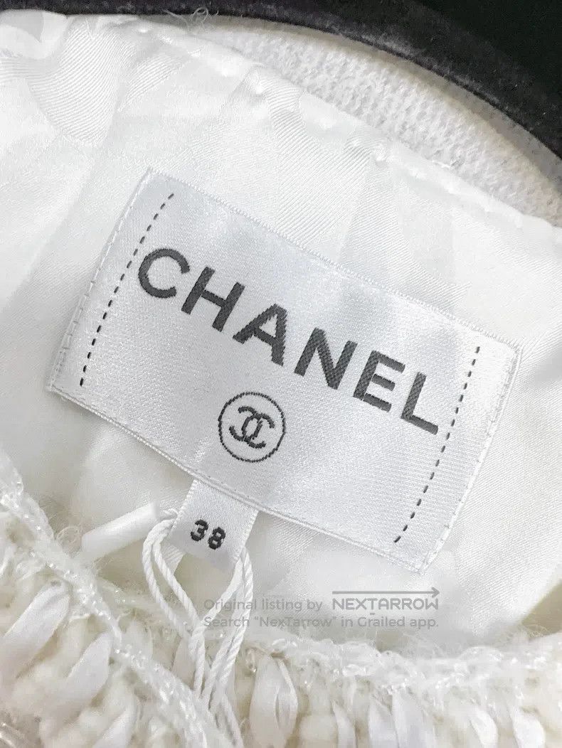 Chanel Chanel 21A Castle Series White Moonlight Relief Logo Four- Size XS / US 0-2 / IT 36-38 - 6 Thumbnail