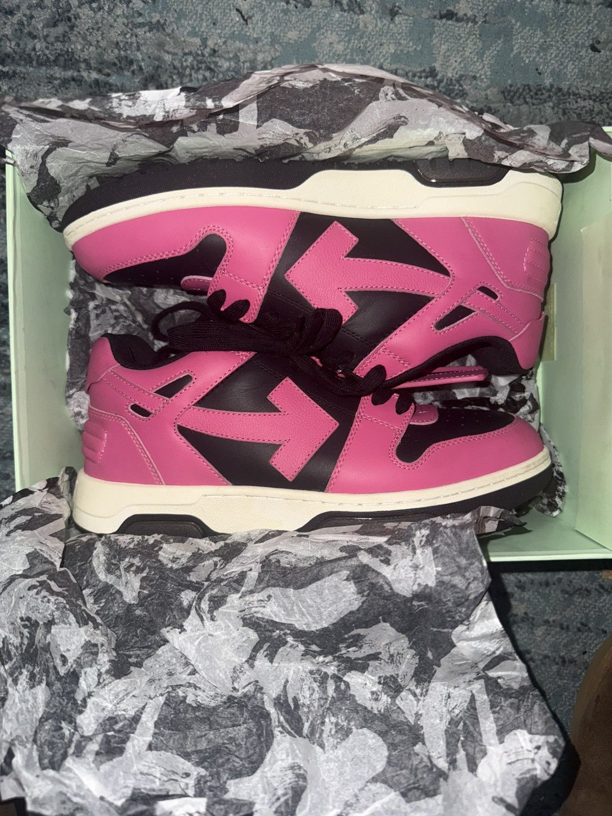 Off-White Off white OUT OF OFFICE Size US 9.5 / EU 42-43 - 1 Thumbnail
