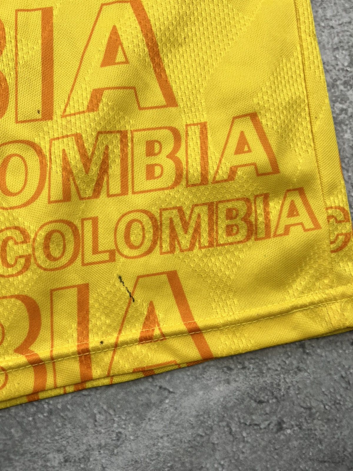 Umbro CASSIANI Umbro Colombia 1995 Home Kit Soccer Jersey Football Size US M / EU 48-50 / 2 - 5 Thumbnail
