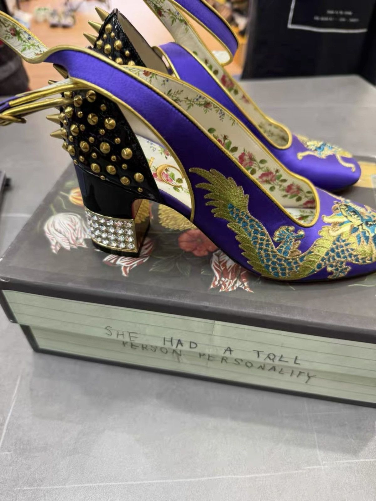 Gucci Rare Gucci Runway Satin Embroidered Dragon Caspar Pumps Size US 7.5 / IT 37.5 - 5 Thumbnail