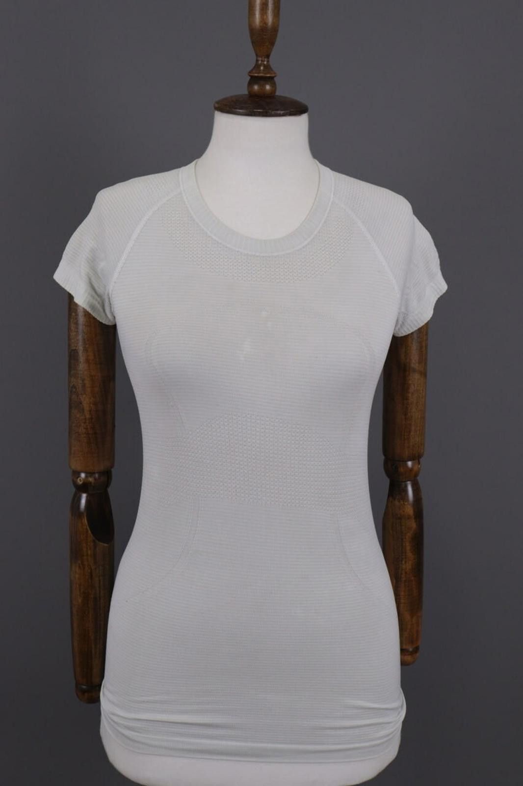 Lululemon Lululemon Athletica White Top Pullover Shirt Size 4 Size S / US 4 / IT 40 - 1 Thumbnail