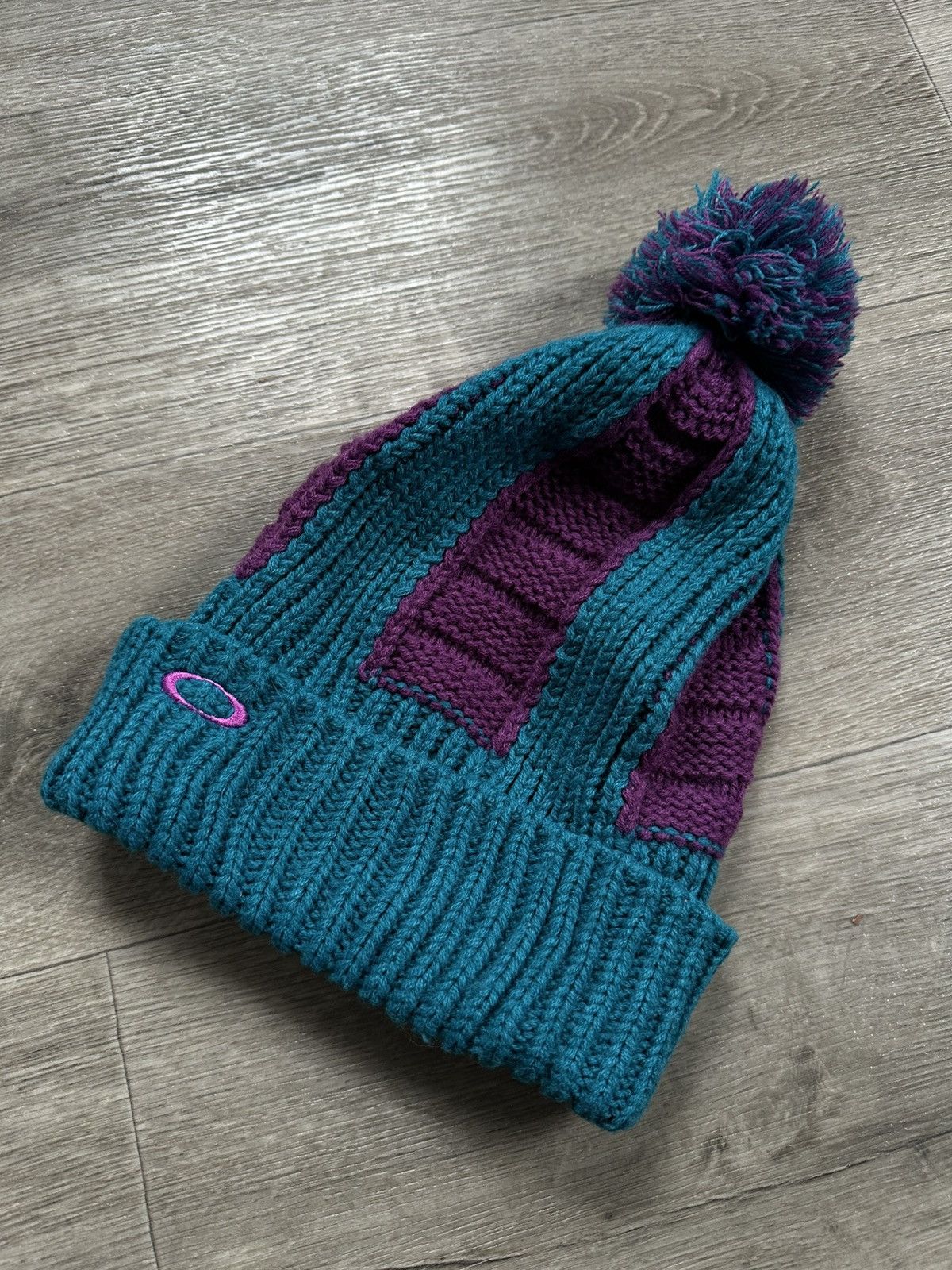 Oakley 🫧OAKLEY VINTAGE BEANIE POM POM HAT TEAL PURPLE SKI SNOW Size ONE SIZE - 7 Thumbnail