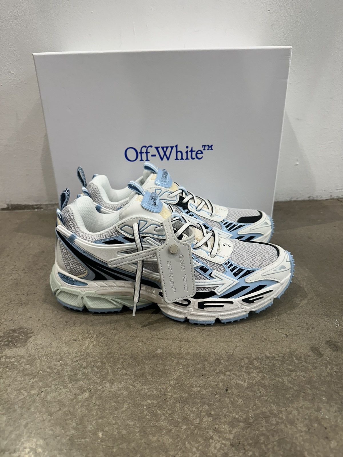 Nike react off white blanche best sale
