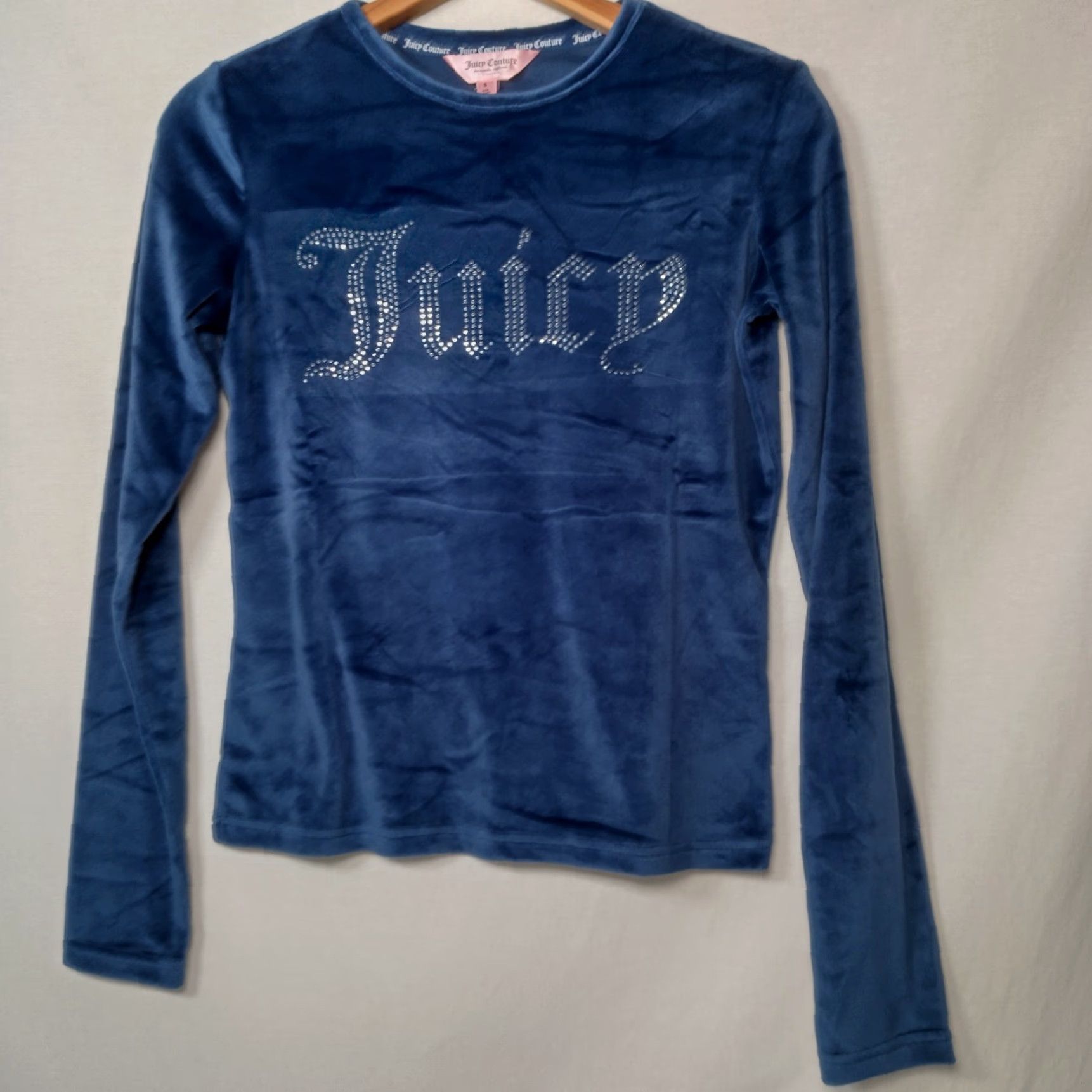 Juicy Couture Juicy Couture Sleepwear Shirt Small Blue Velour Rhinestones Long Sleeve Y2K Women Pajama Top Velvet Accent Holiday Vintage Glow Size S / US 4 / IT 40 - 2 Thumbnail