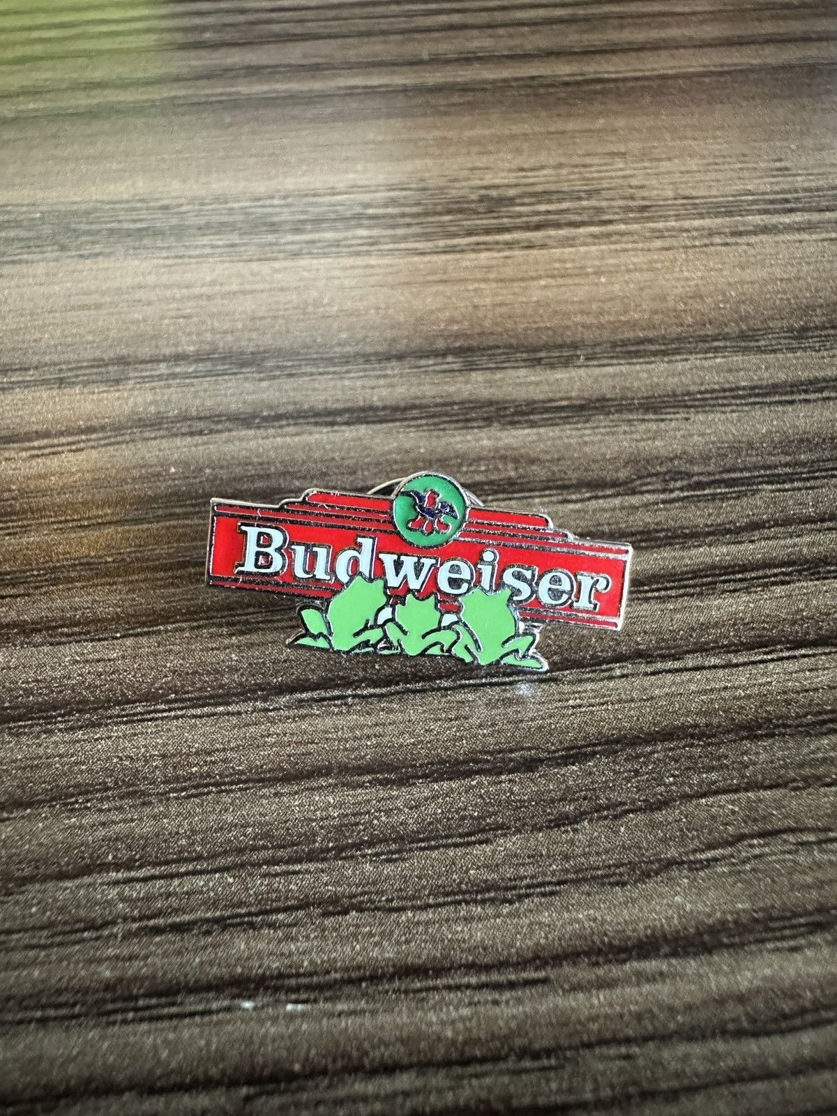 Vintage Vintage 1997 Budweiser Frogs Enamel Pin Size ONE SIZE - 1 Thumbnail
