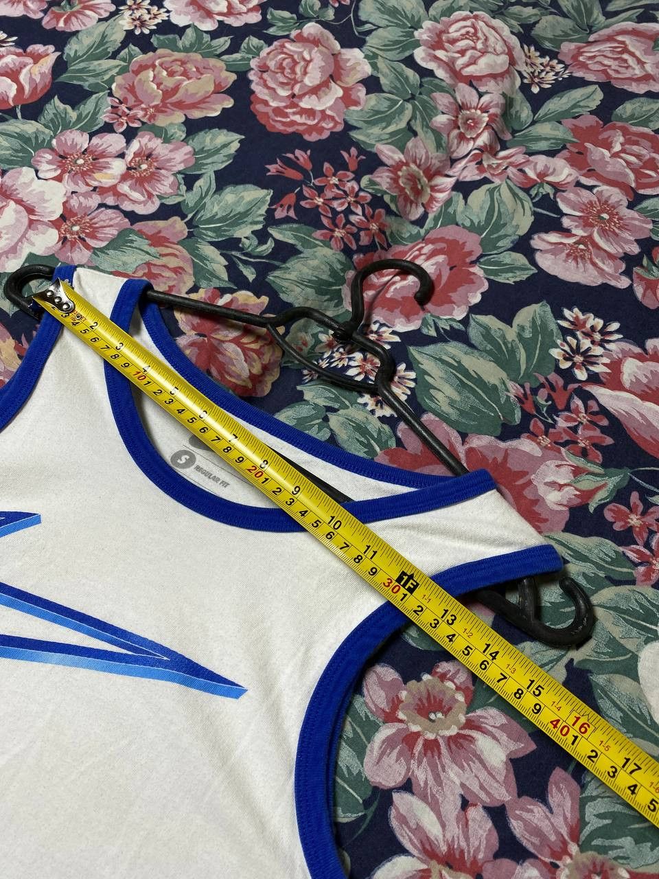 Nike × Vintage Vintage Nike Center Logo Swoosh 00s T Shirt Y2K Size US S / EU 44-46 / 1 - 9 Thumbnail