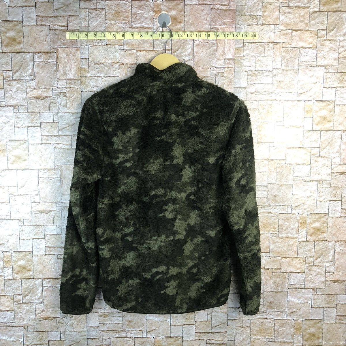 Uniqlo Uniqlo japan Green Camo fleece Sweater #A523 Size US S / EU 44-46 / 1 - 12 Thumbnail