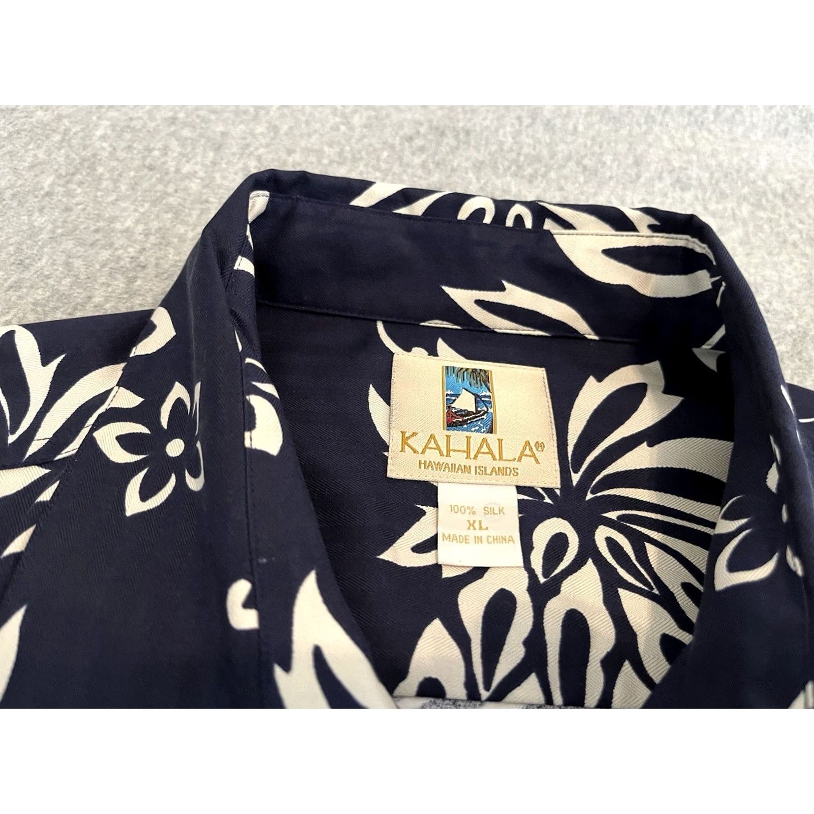 Vintage Kahala Silk Shirt Blue Floral Mens XL Button-Up Short Sleeve Size US XL / EU 56 / 4 - 2 Thumbnail