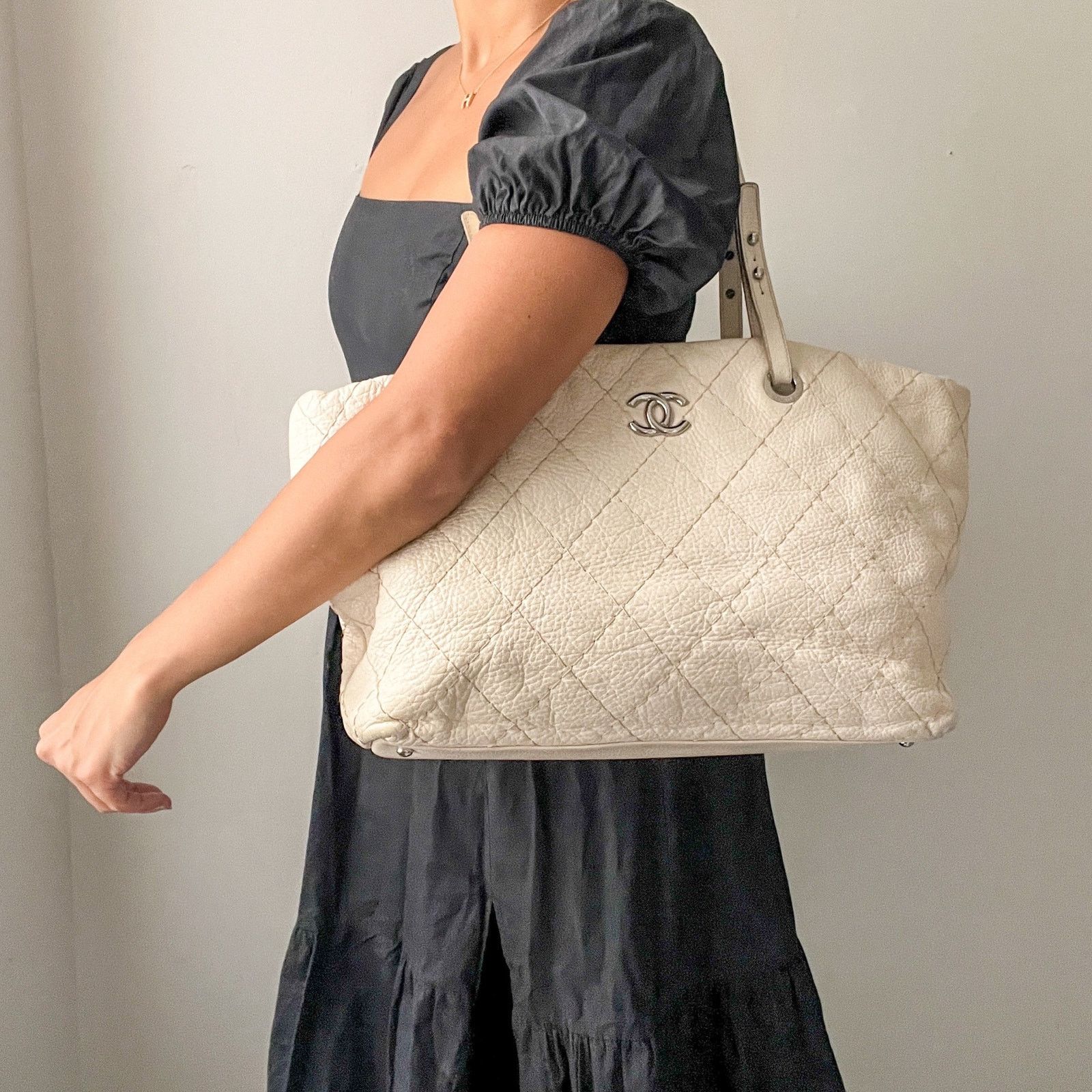 Chanel CHANEL On the Road Cream Leather Large Tote Size ONE SIZE - 2 Thumbnail