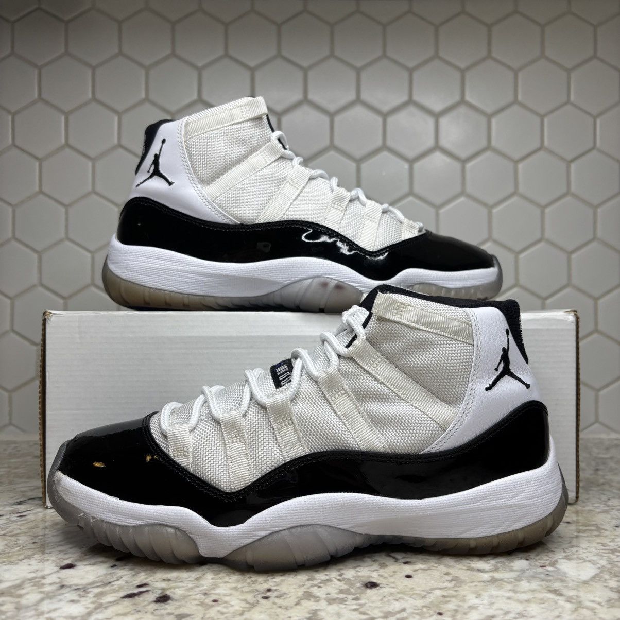 Jordan Brand Sizs 8.5 - Jordan 11 high concord 2011 OG All Worn Size US 8.5 / EU 41-42 - 1 Thumbnail