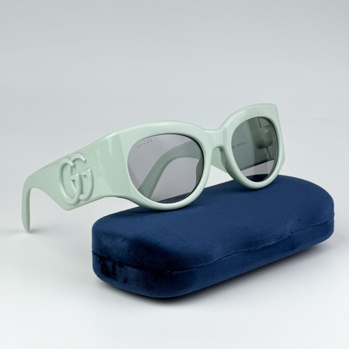 image of New Gucci Gg1544S 003 Unisex Oval Sunglasses GG 1544S in Green/Grey, Men's