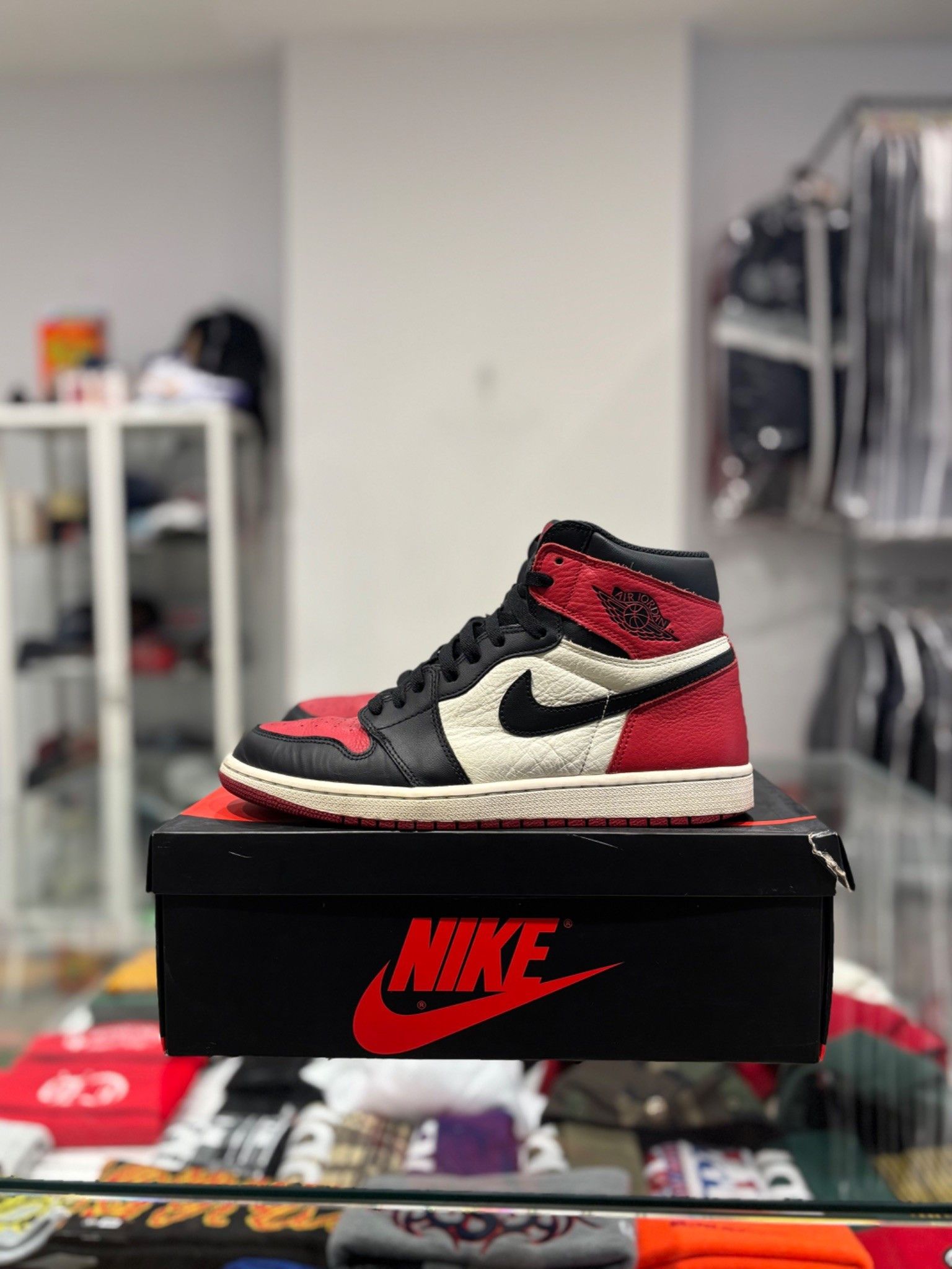 Jordan Brand Jordan 1 High Bred Toe Size US 10.5 / EU 43-44 - 2 Thumbnail