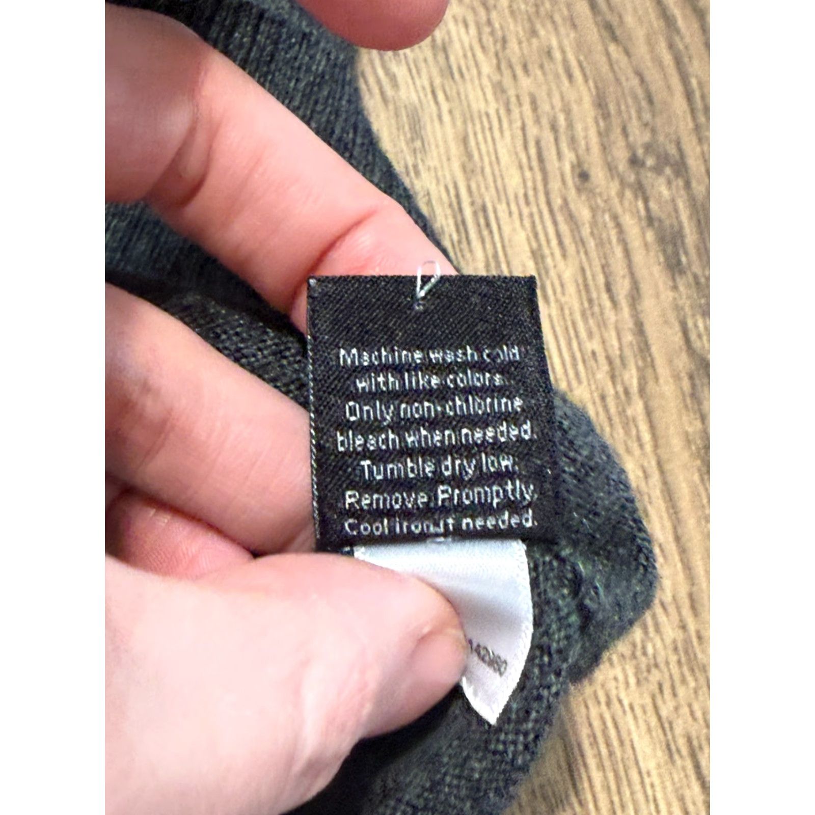 Apt. 9 APT. 9 Shirts Men Long Sleeve V-Neck Gray Stretch Merino Blend M Size Shirt Size US M / EU 48-50 / 2 - 7 Thumbnail