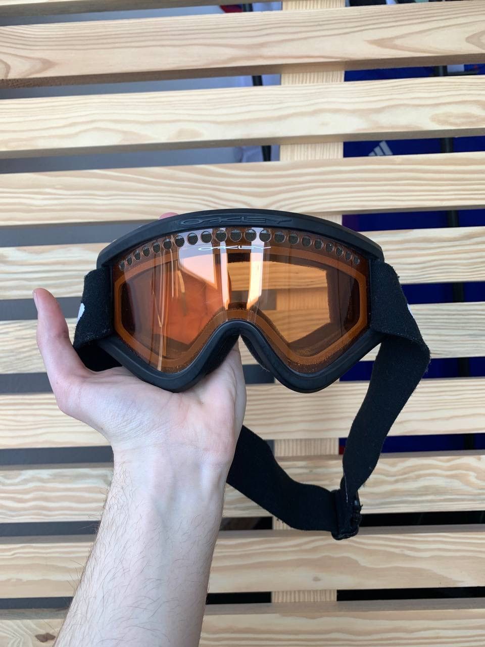 Japanese Brand × Oakley × Vintage Vintage Oakley Ski Goggles, Black with Amber Lenses Size ONE SIZE - 1 Thumbnail