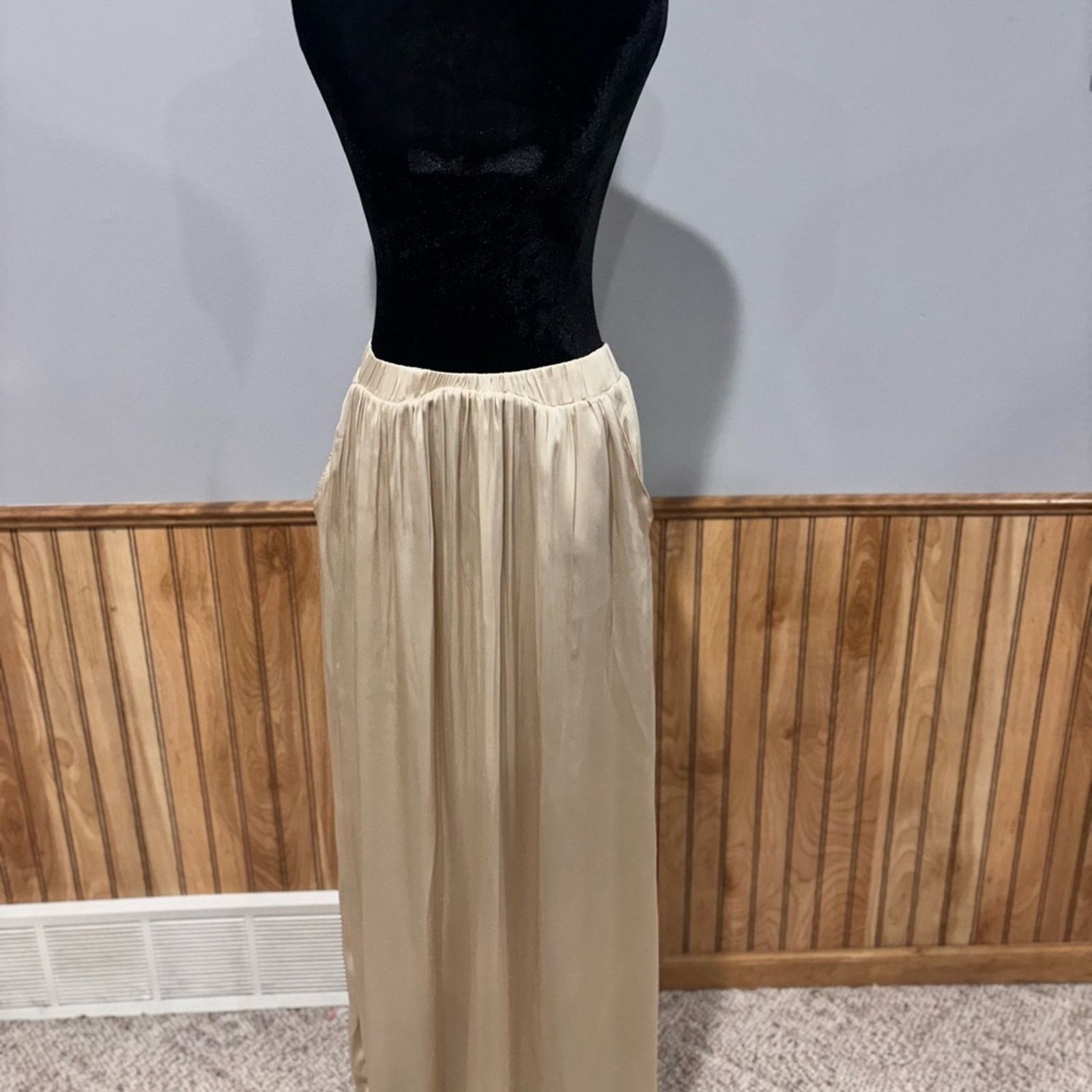 H&M H&M Elegant Gold Beige Maxi Skirt with Pockets Size 6 Size 28" / US 6 / IT 42 - 1 Thumbnail