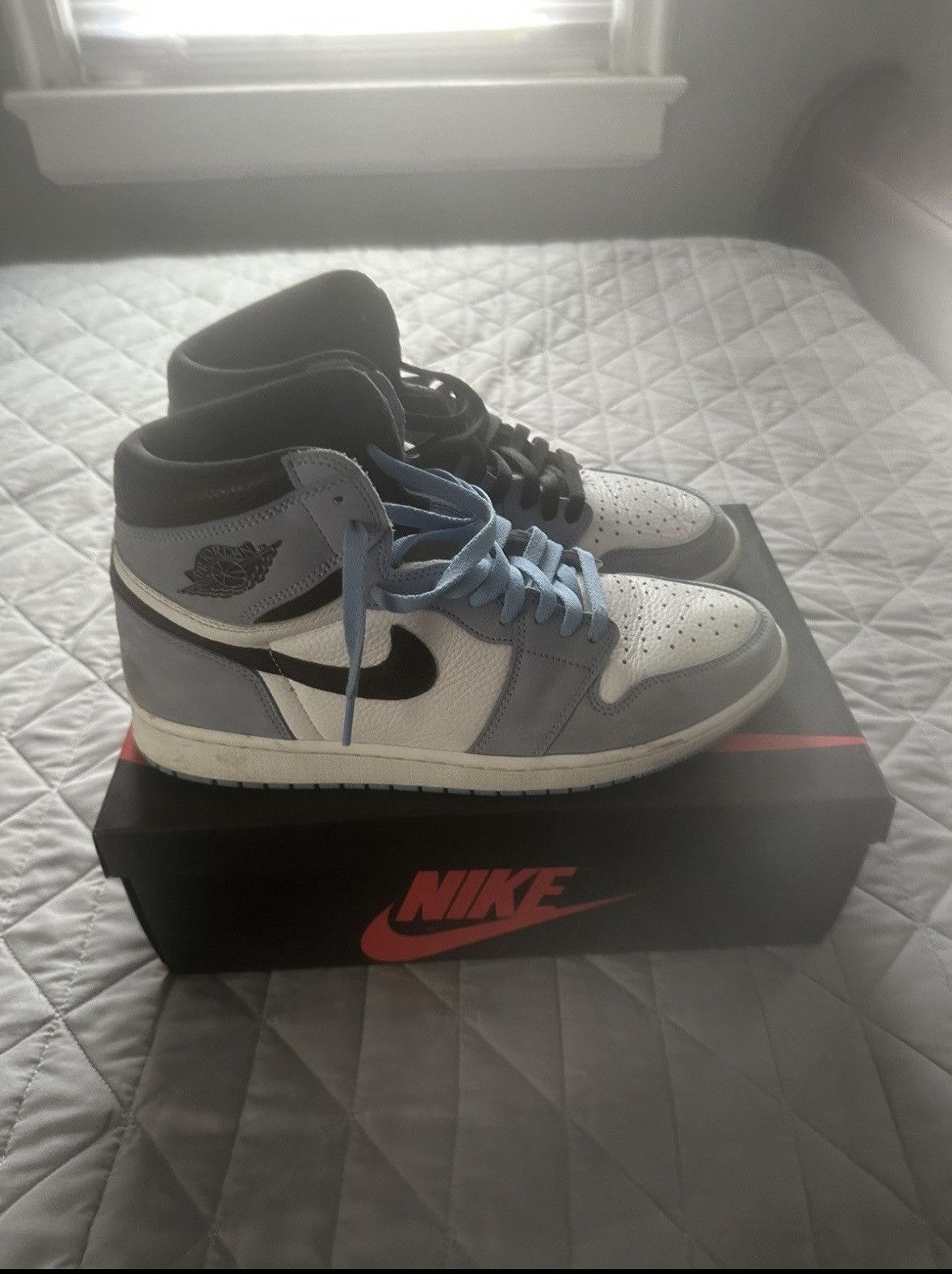 Jordan Brand Jordan 1 Retro High OG University Blue Size US 12 / EU 45 - 2 Thumbnail
