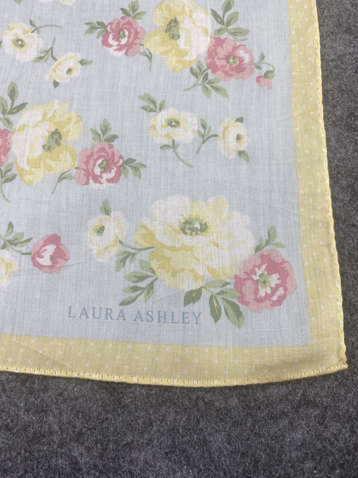Laura Ashley × Vintage Laura Ashley floral handkerchief - B048 Size ONE SIZE - 5 Thumbnail