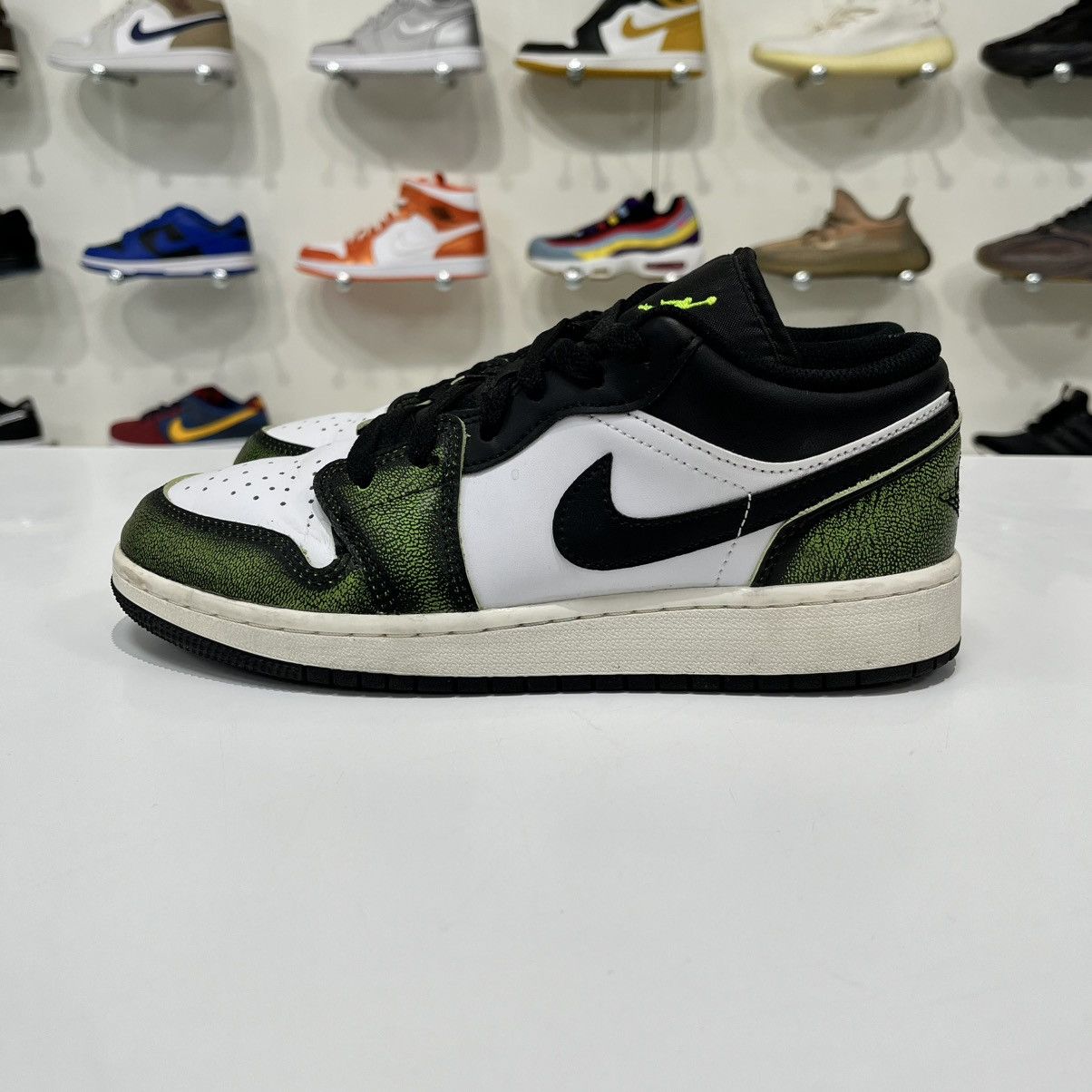 Nike Air Jordan 1 Low Wear Away Electric Green (GS) Size US 5 / EU 37 - 3 Thumbnail