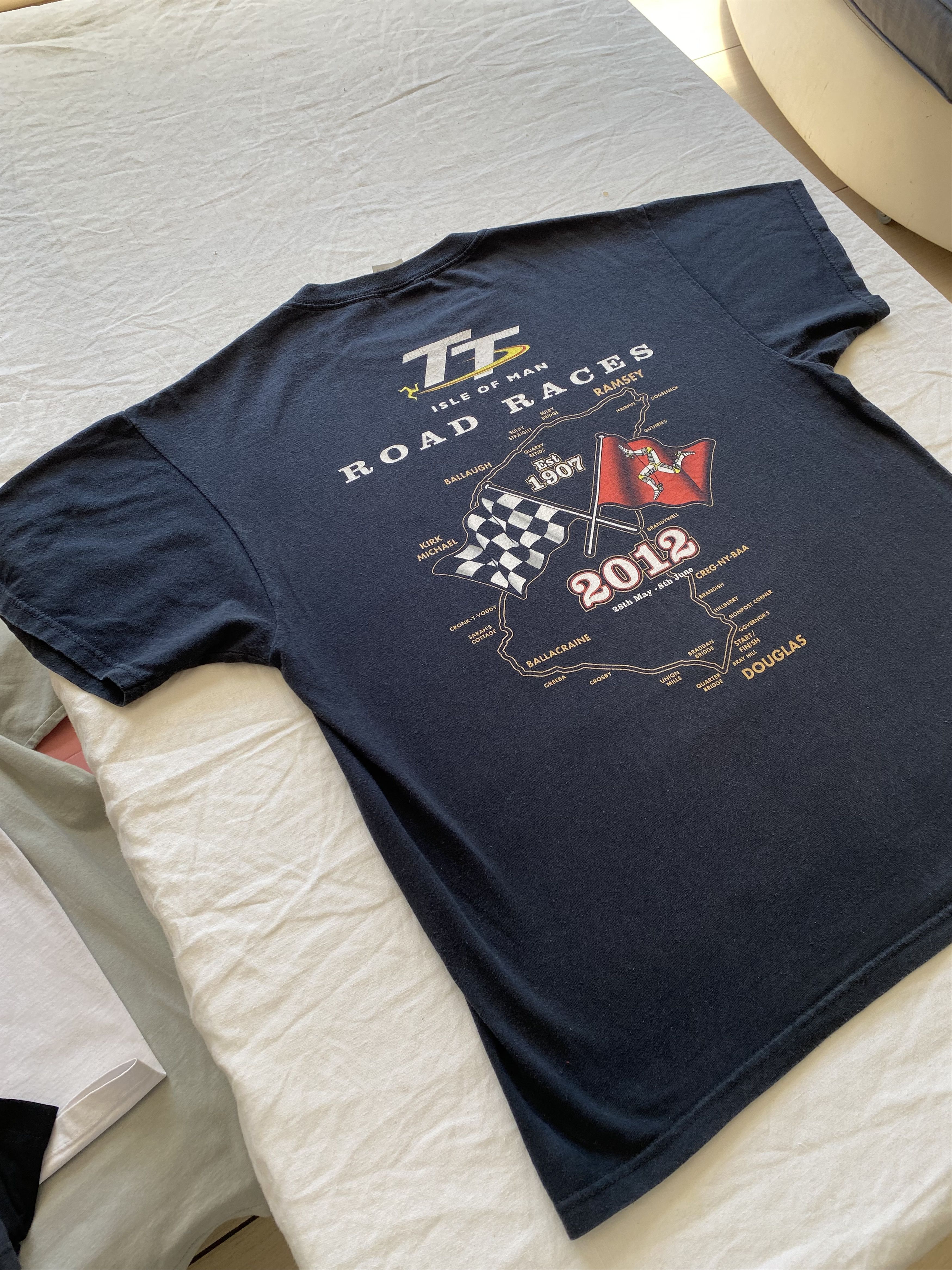 Vintage TT Isle Of Man Vintage 2012 Road Races Moto Racing T-shirt Size US L / EU 52-54 / 3 - 17 Thumbnail