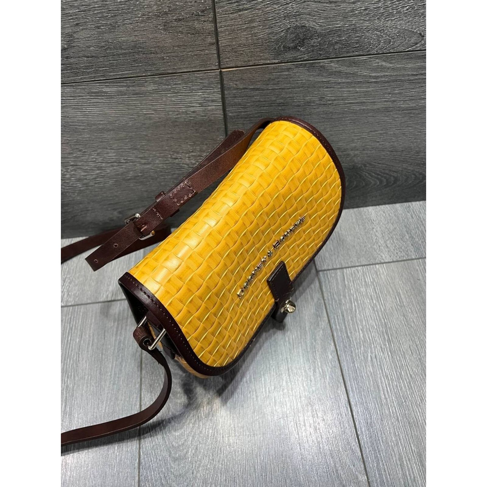 Dooney & Bourke Rare Dooney & Bourke Mustard crossbody medium Bag B000485 Size ONE SIZE - 4 Thumbnail