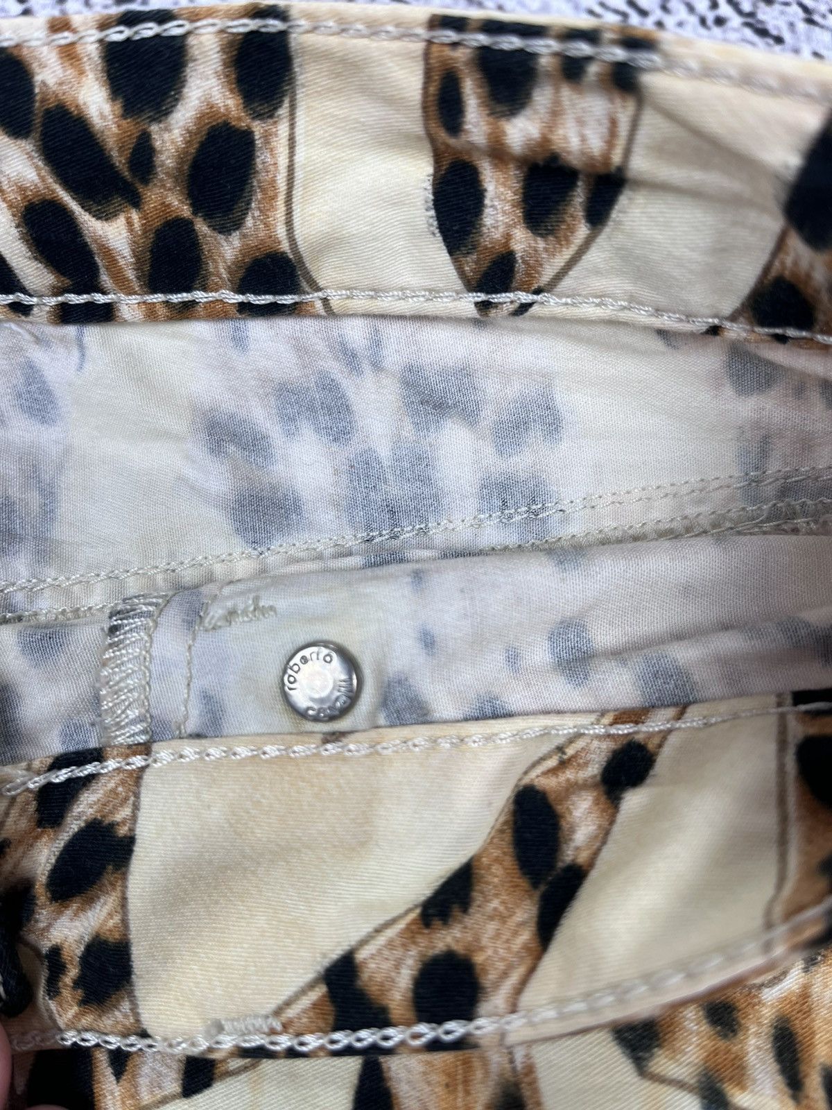 Roberto Cavalli Vintage Roberto Cavalli Leopard Print Skirt Size 28" / US 6 / IT 42 - 7 Thumbnail