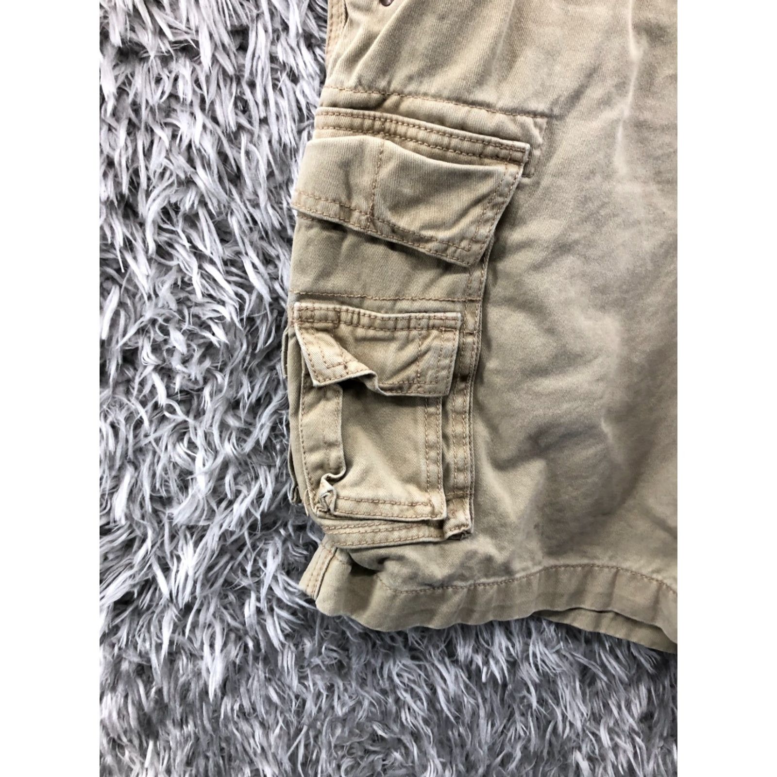 Old Navy Izod Cargo Shorts Mens Size 38 Mid Rise Med Wash Beige Size US 32 / EU 48 - 4 Thumbnail