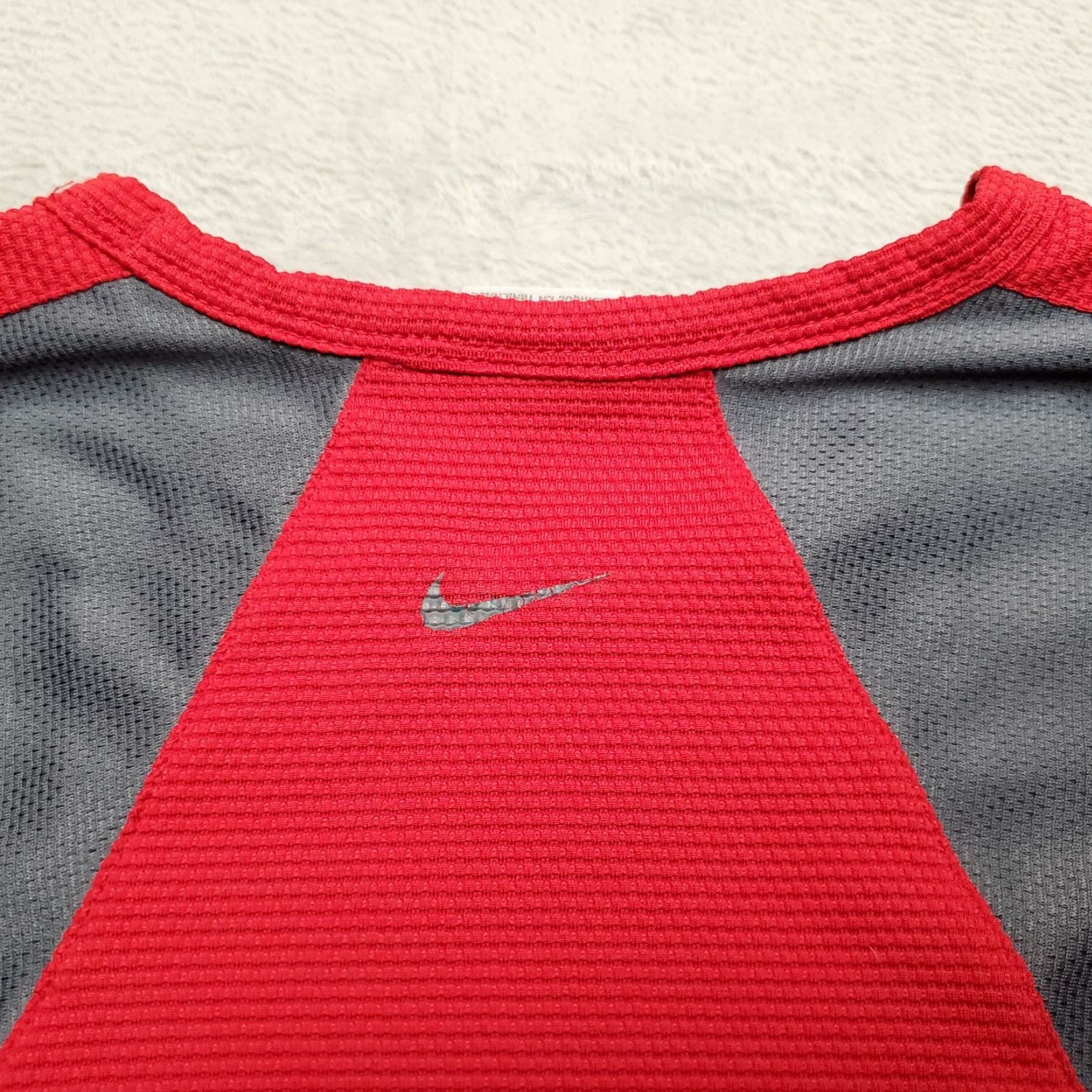 Nike VINTAGE Nike Sphere Dry Shirt Mens Large Red Long Sleeve Crewneck Casual Pullover Size US L / EU 52-54 / 3 - 6 Thumbnail