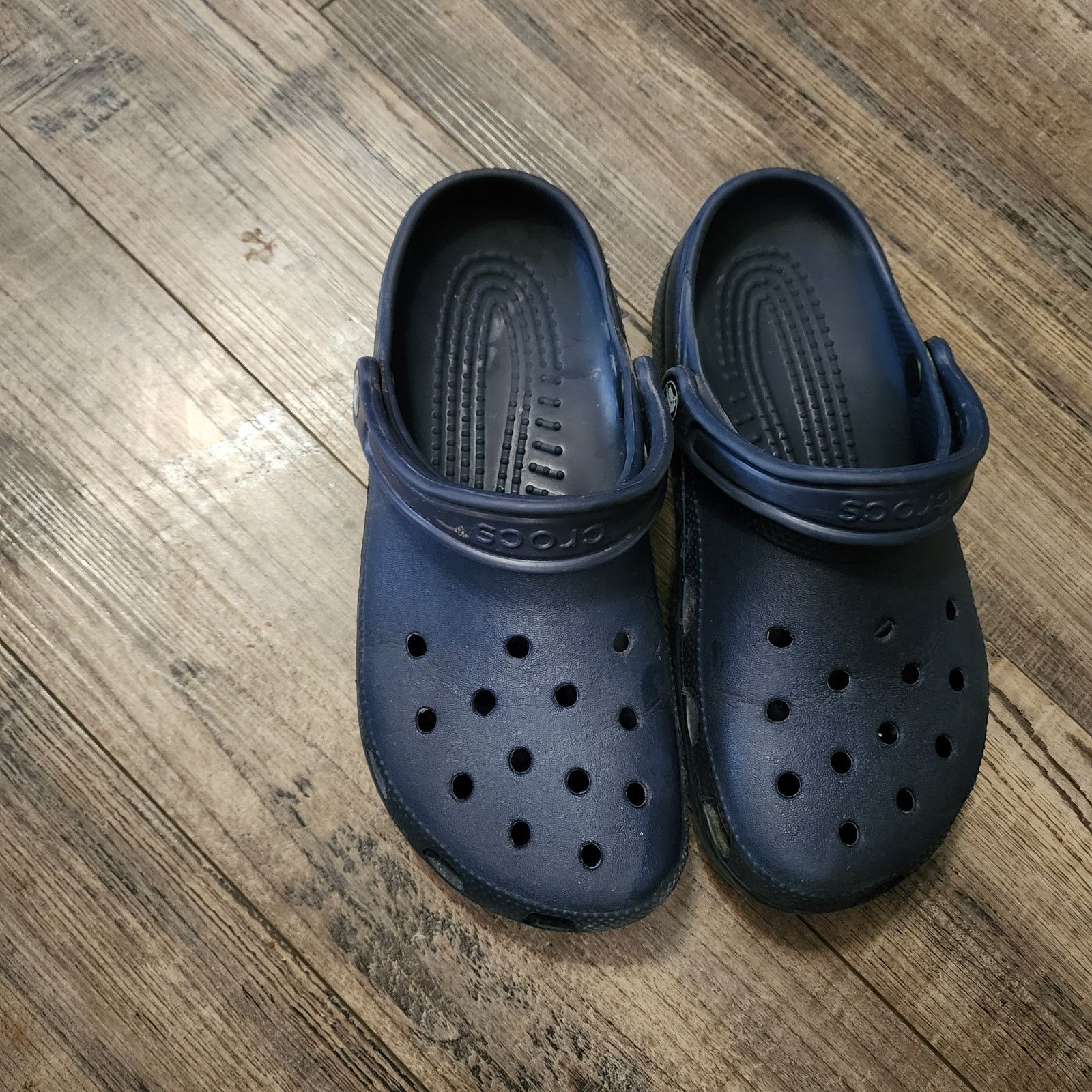 Crocs Classic Crocs dark blue size W8/M6 Pre-owned good shape SH1 Size US 6 / EU 39 - 2 Thumbnail