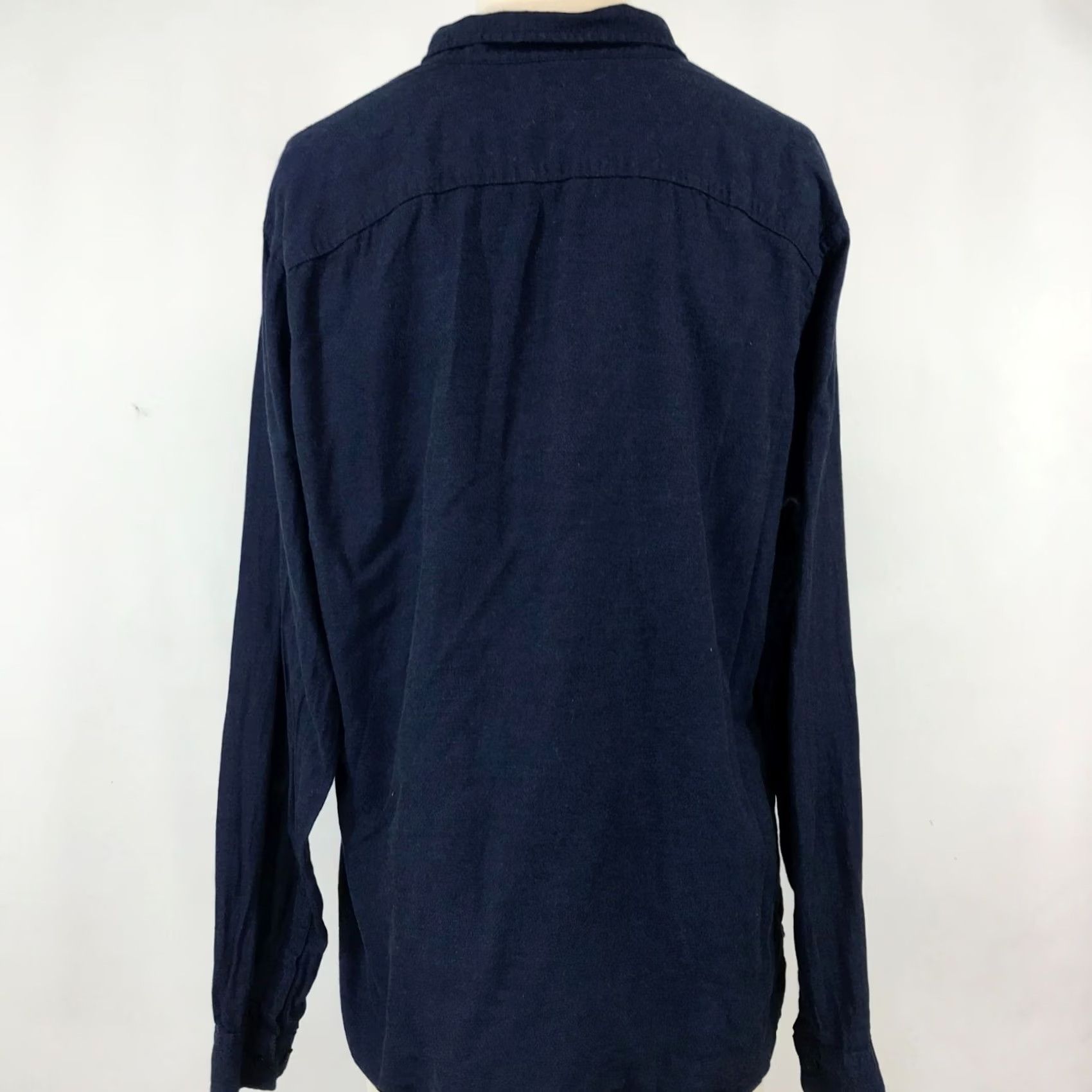 Urban Outfitters VINTAGE? URBAN OUTFITTERS MEN'S L NAVY LONG SLEEVE BUTTON COLLARED COTTON SHIRT Size US L / EU 52-54 / 3 - 4 Thumbnail
