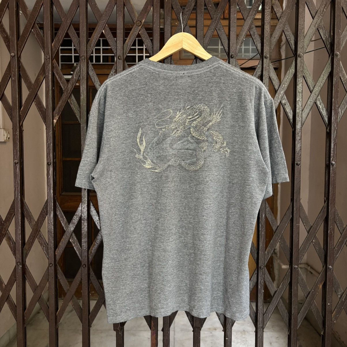 Quiksilver Vintage Quiksilver Dragon Surfwear Faded Tshirt Size US L / EU 52-54 / 3 - 1 Thumbnail