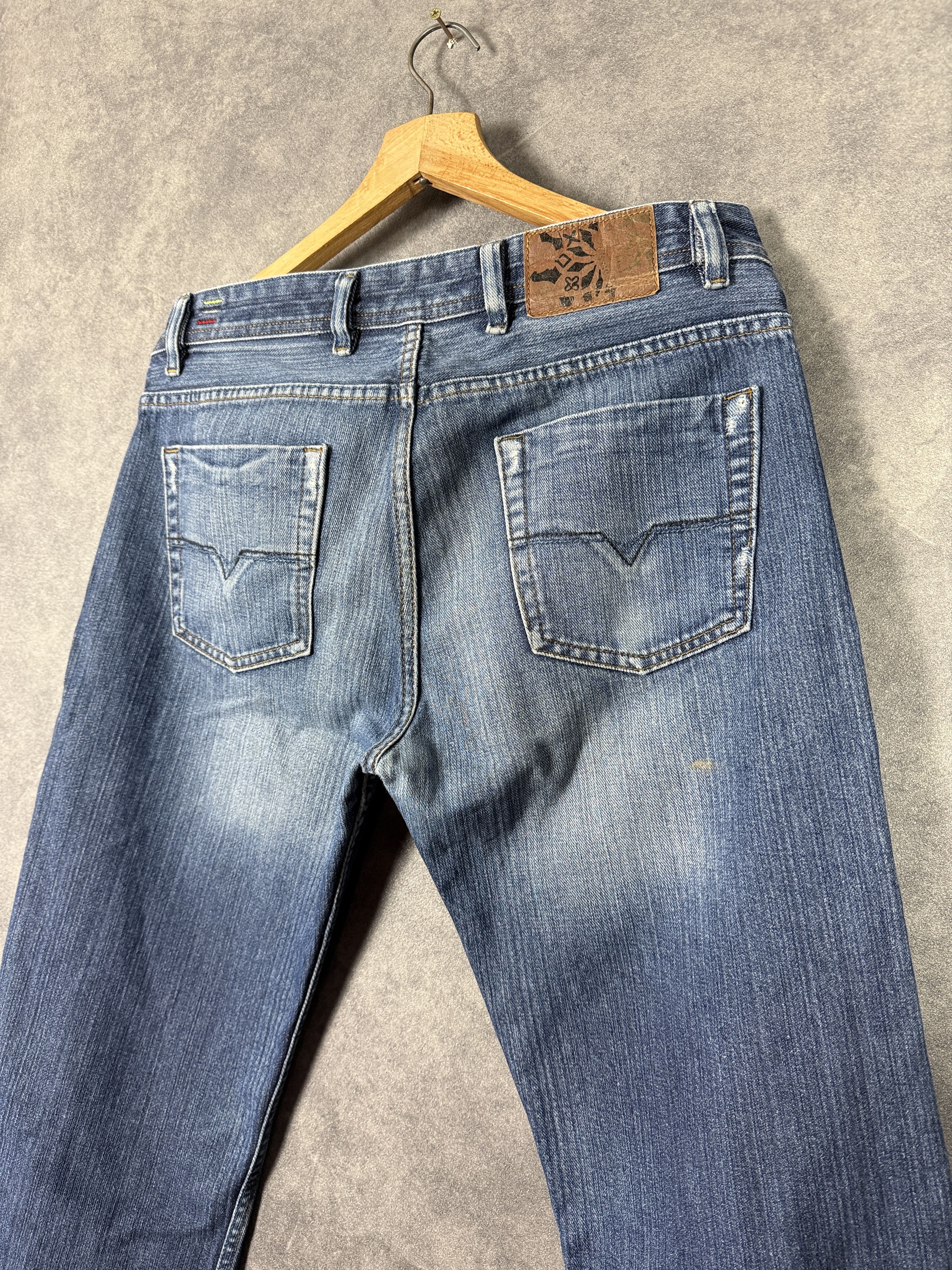 Diesel Diesel denim jeans light blue classic wide fit Size US 33 - 6 Thumbnail