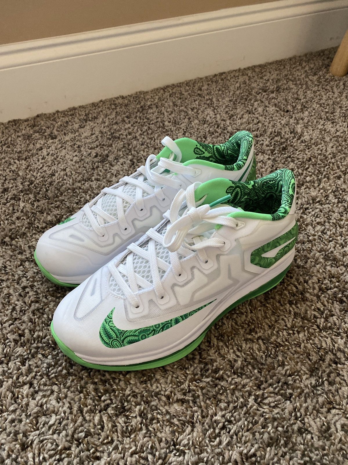 Nike Nike Max LeBron 11 Low Easter 2014 Size US 7 / EU 40 - 1 Thumbnail