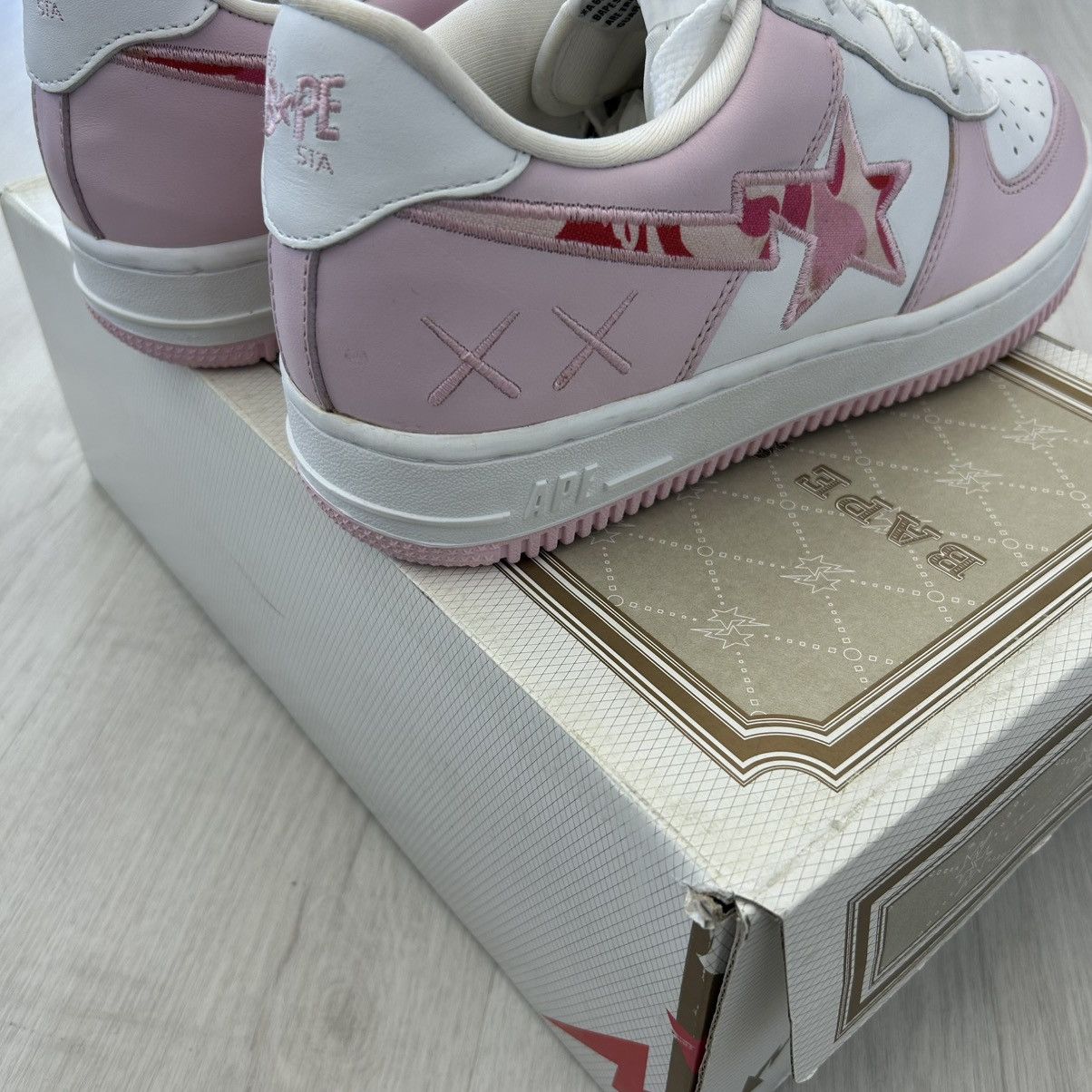 Bape VERY RARE OG 2005 A BATHING APE X KAWS PINK CAMO BAPESTA Size US 9 / EU 42 - 5 Thumbnail