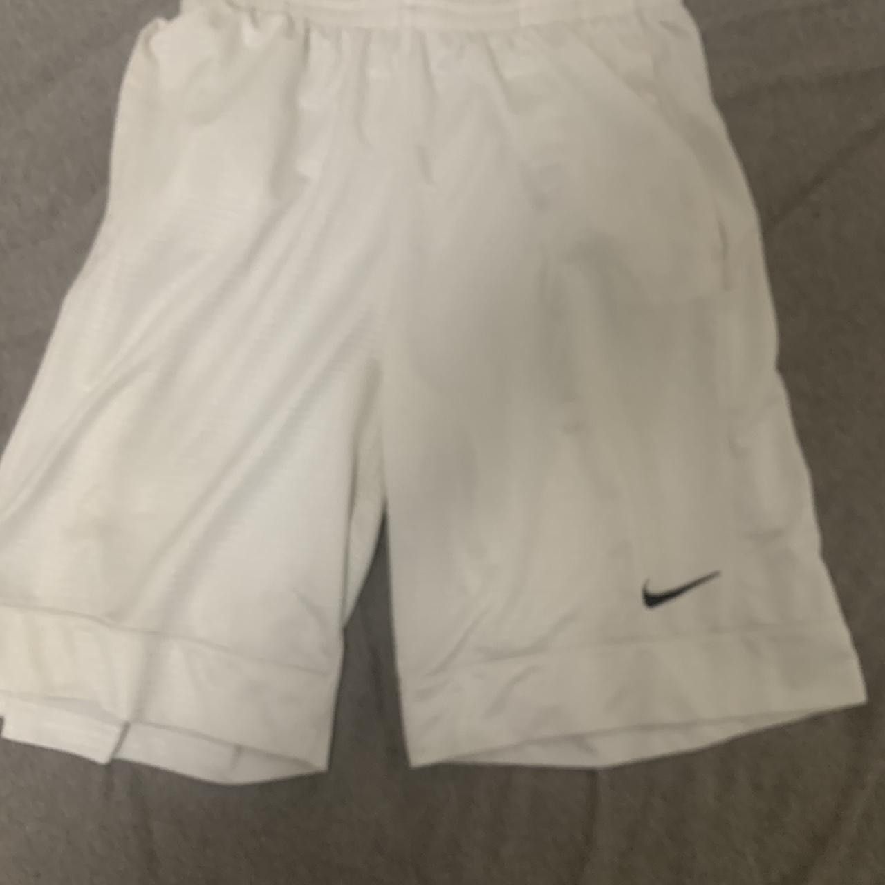 Nike White Nike shorts Size US 30 / EU 46 - 1 Thumbnail