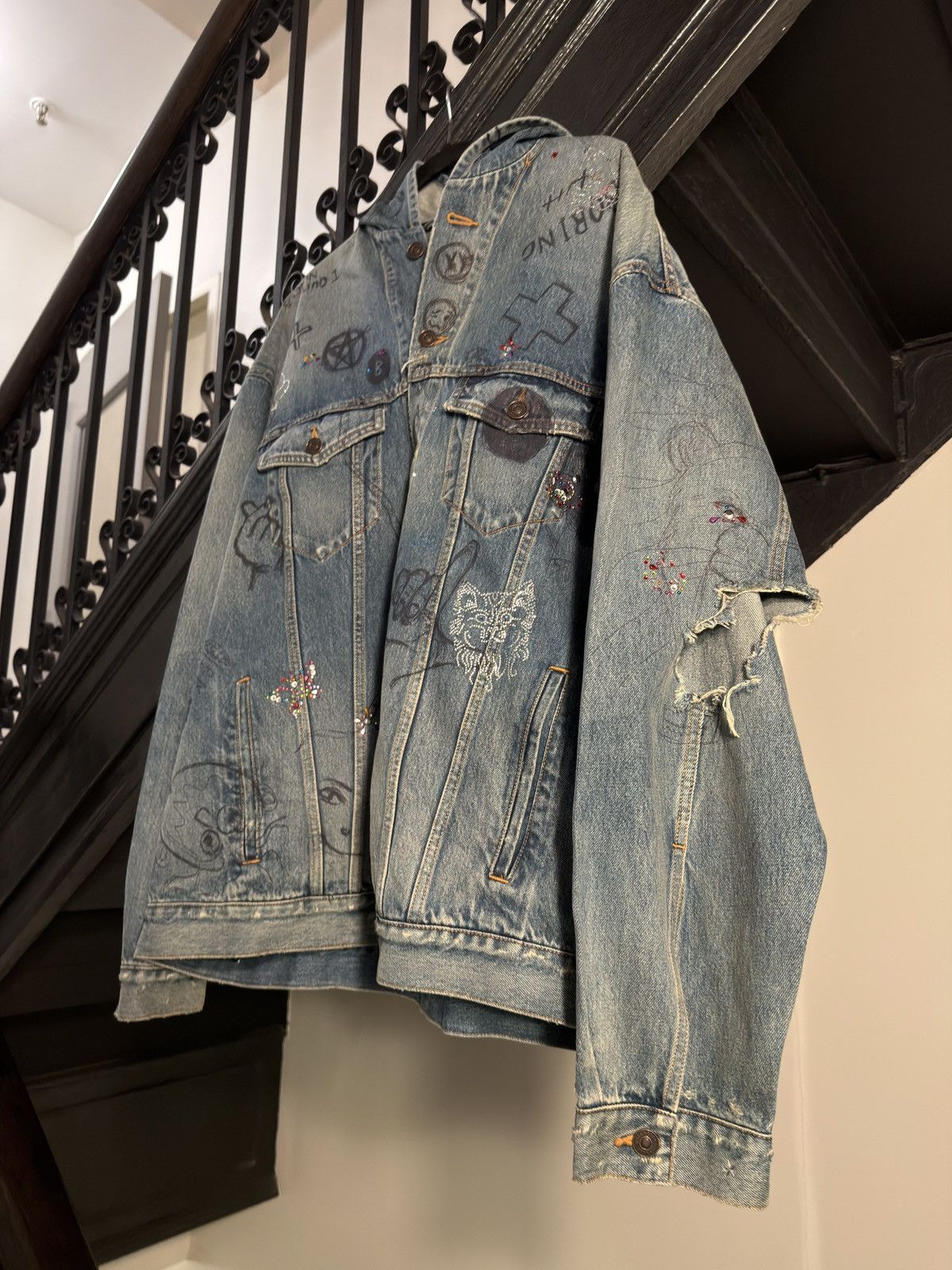 Balenciaga Balenciaga Rhinestone distressed scribble Size US L / EU 52-54 / 3 - 4 Thumbnail