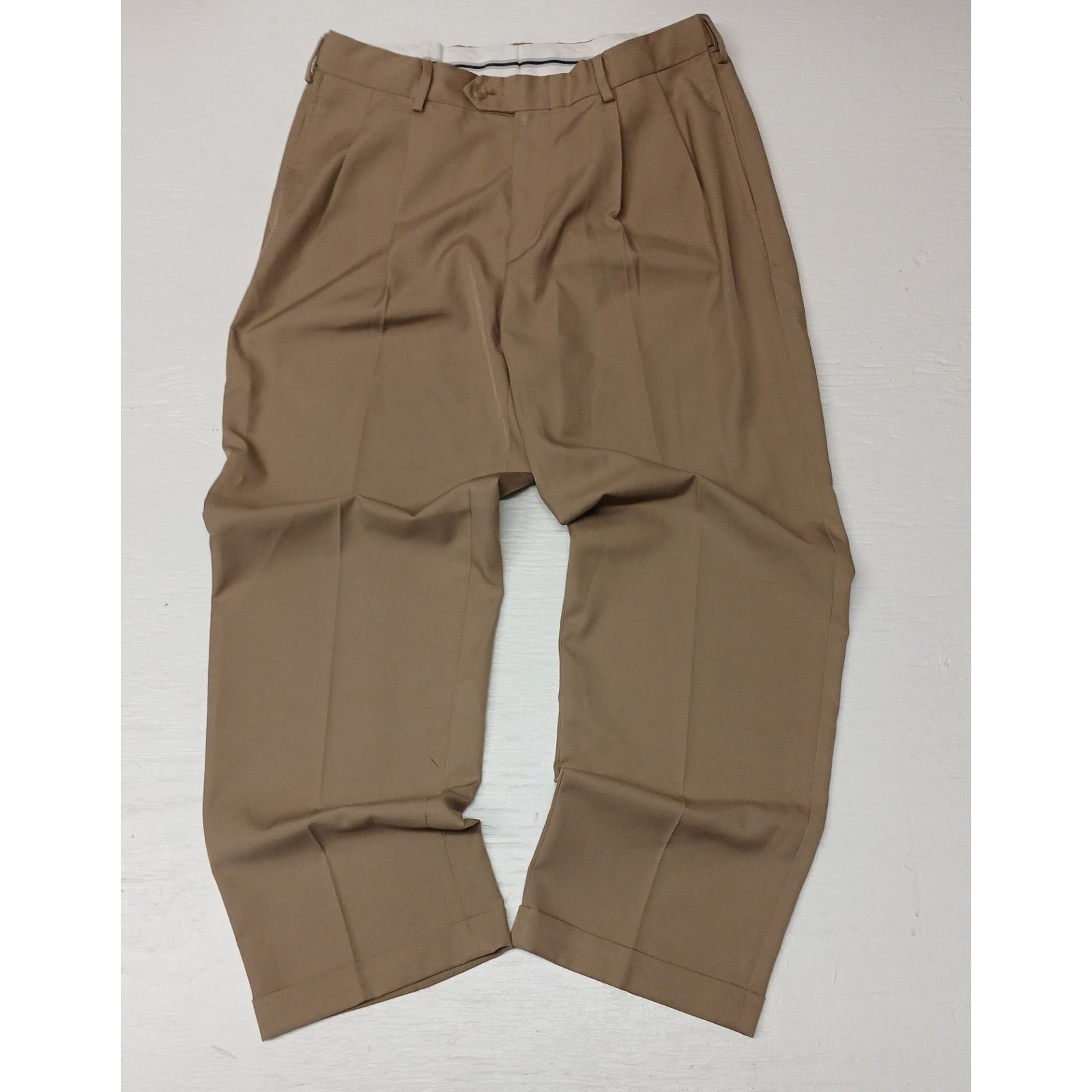 Jos. A. Bank Jos A. Bank Tan (34x29) Comfort Relaxed Casual Pants Size US 34 / EU 50 - 1 Thumbnail
