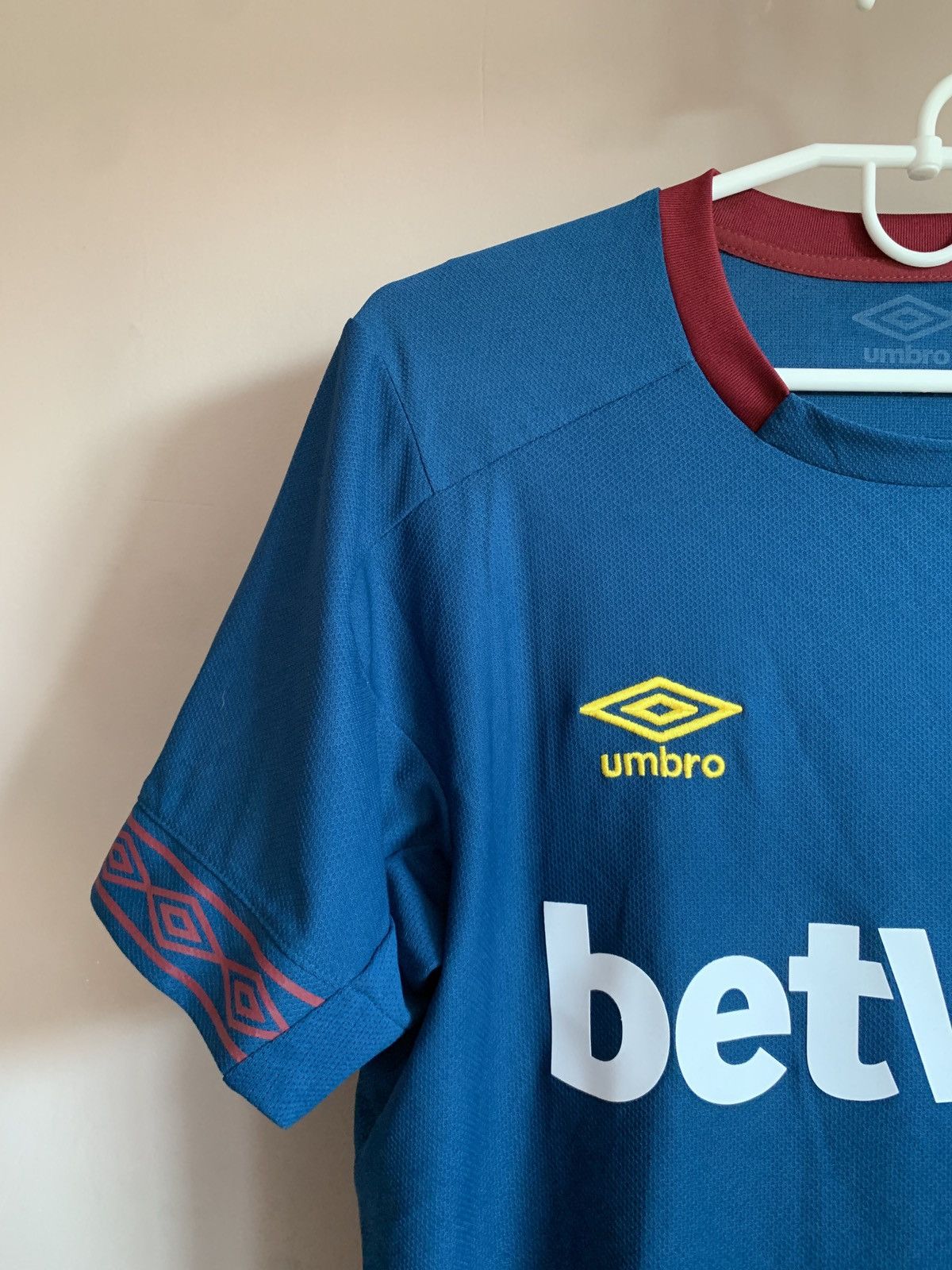 Umbro West Ham United Away Football Shirt Umbro Soccer Jersey Sz S Size US S / EU 44-46 / 1 - 3 Thumbnail