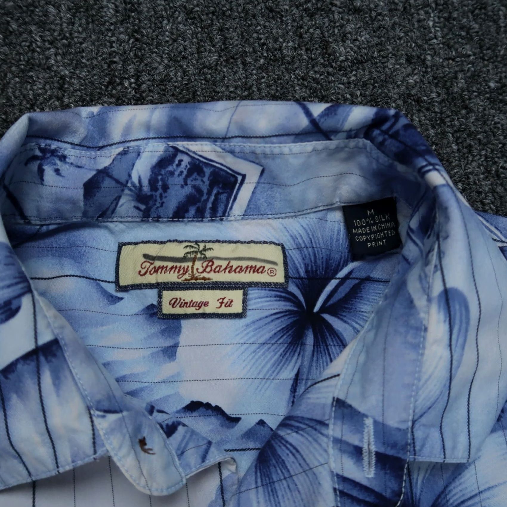 Tommy Bahama Tommy Bahama Shirt Men Medium Blue Silk Floral Postcard Vintage Fit Short Sleeve Poster Card Silk Shirt Men Modern Casual Travel Workwear Size US M / EU 48-50 / 2 - 3 Thumbnail
