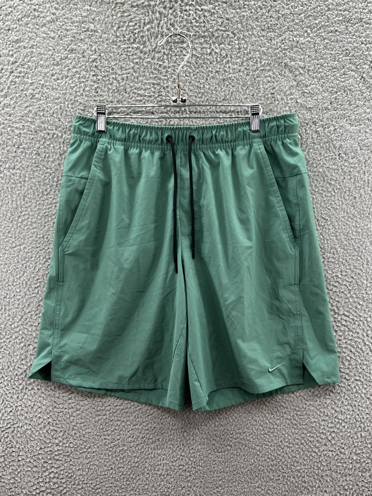 Nike Nike Men's Dri-FIT Unlimited Woven 9 Shorts Green DV9330-361 Size US 34 / EU 50 - 1 Thumbnail