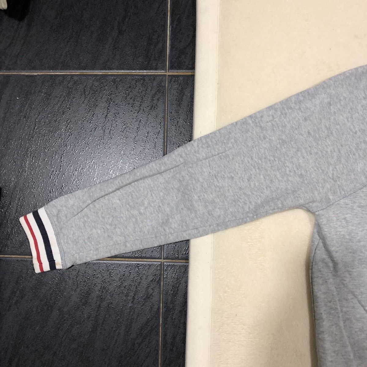 Japanese Brand × Tommy Hilfiger TOMMY HILFIGER Small Embroidered Logo Sweatshirt Size S / US 4 / IT 40 - 7 Thumbnail