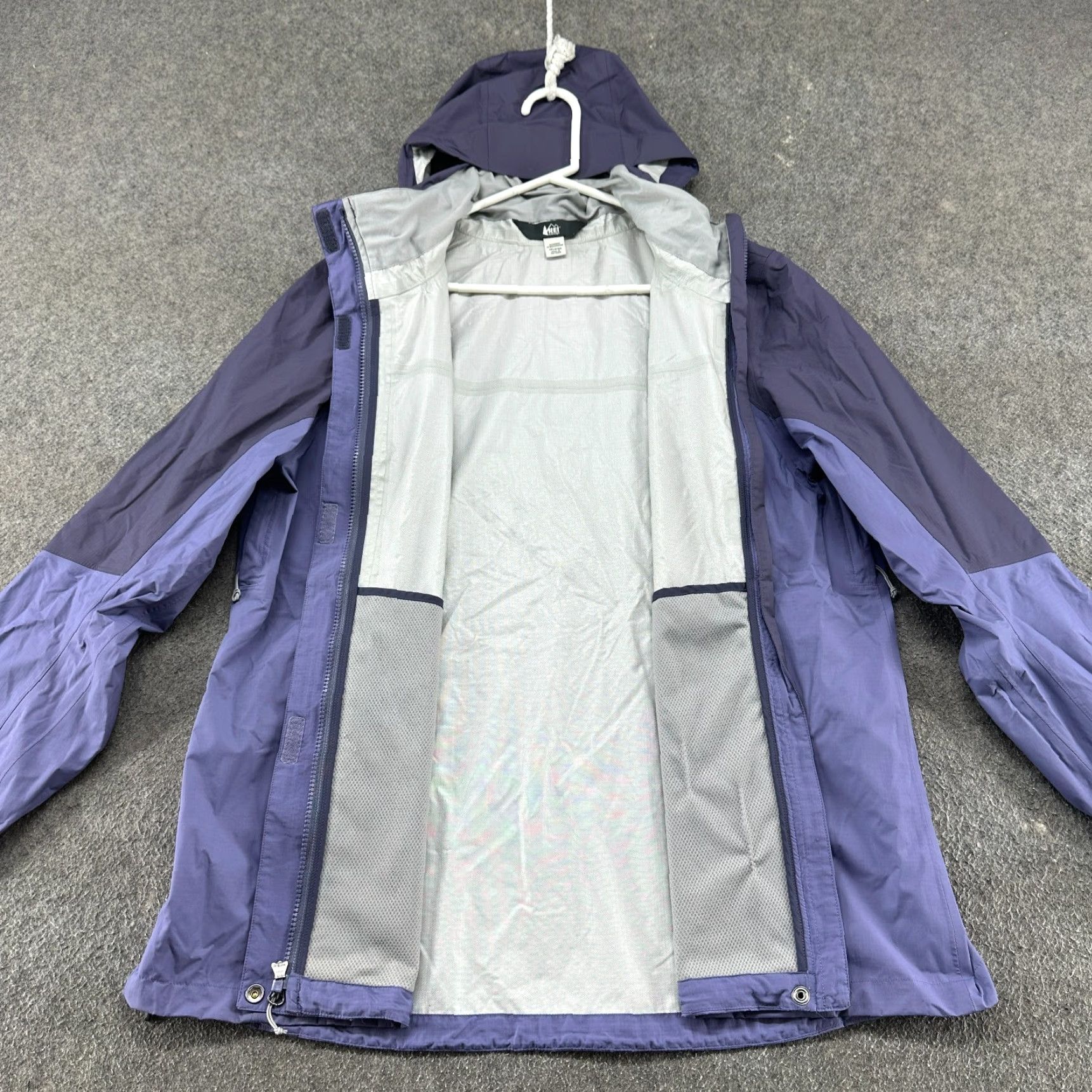 Vintage REI Womens Jacket 1X 1XL Purple Rain Coat Hooded Zip Hydrowall Peak 2.5L Rainier Rain Coat Softshell Full Zip Winter Spring Fall Travel Casual Womens Size XL / US 12-14 / IT 48-50 - 3 Thumbnail