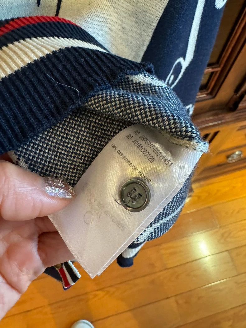 Thom Browne Thom Browne V-neck cashmere sweater Size S / US 4 / IT 40 - 4 Thumbnail