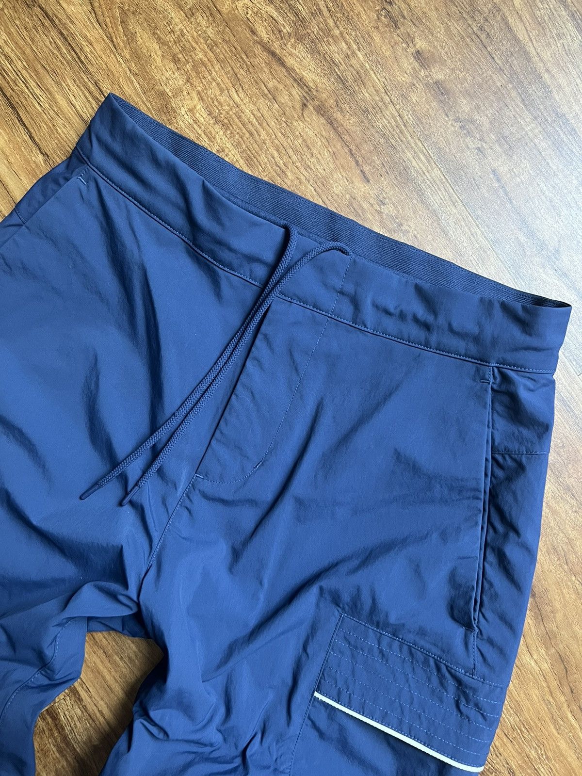Nike Navy Nike Sportswear Ultralight Utility Cargo pants size 28 Size US 28 / EU 44 - 2 Thumbnail